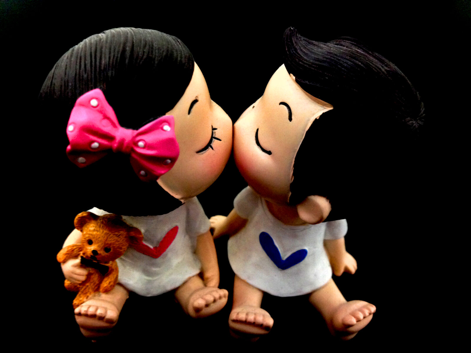 iPhone 5c back camera 4.12mm f/2.4 sample photo. Doll, kiss, like, love photography