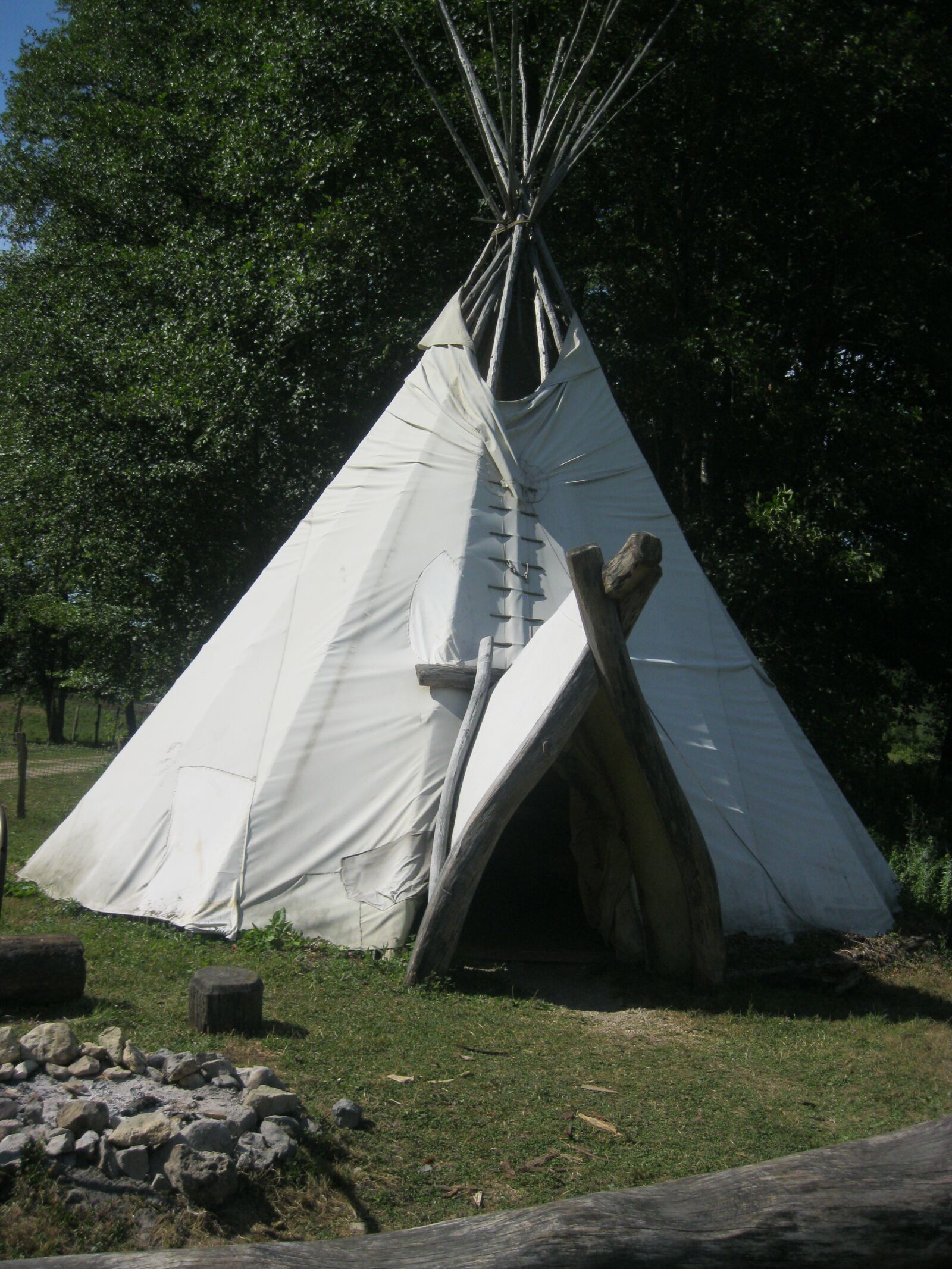 Canon PowerShot A3000 IS sample photo. Native american, camp, nature photography