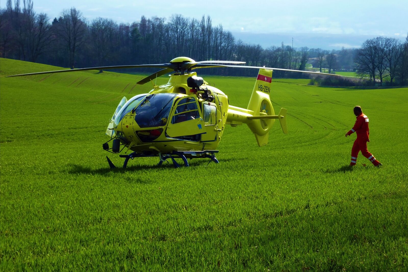 Panasonic DMC-TZ7 sample photo. Helicopter, field, grass photography