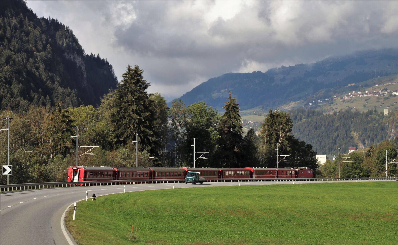 Canon EOS 80D sample photo. Mountains, train, railroad tracks photography
