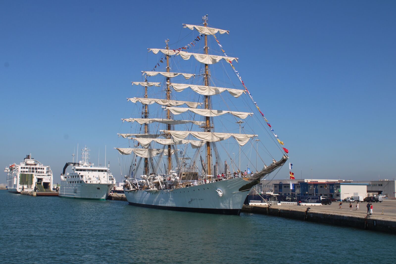 Canon EOS 2000D (EOS Rebel T7 / EOS Kiss X90 / EOS 1500D) sample photo. Ship, armada, argentina photography