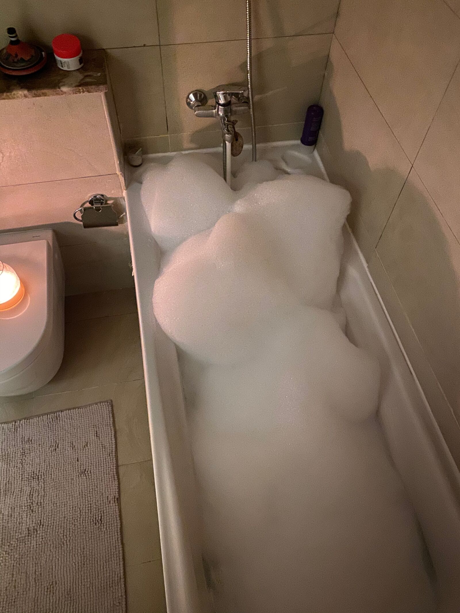 Apple iPhone 11 sample photo. Relax, bathtub, foam photography