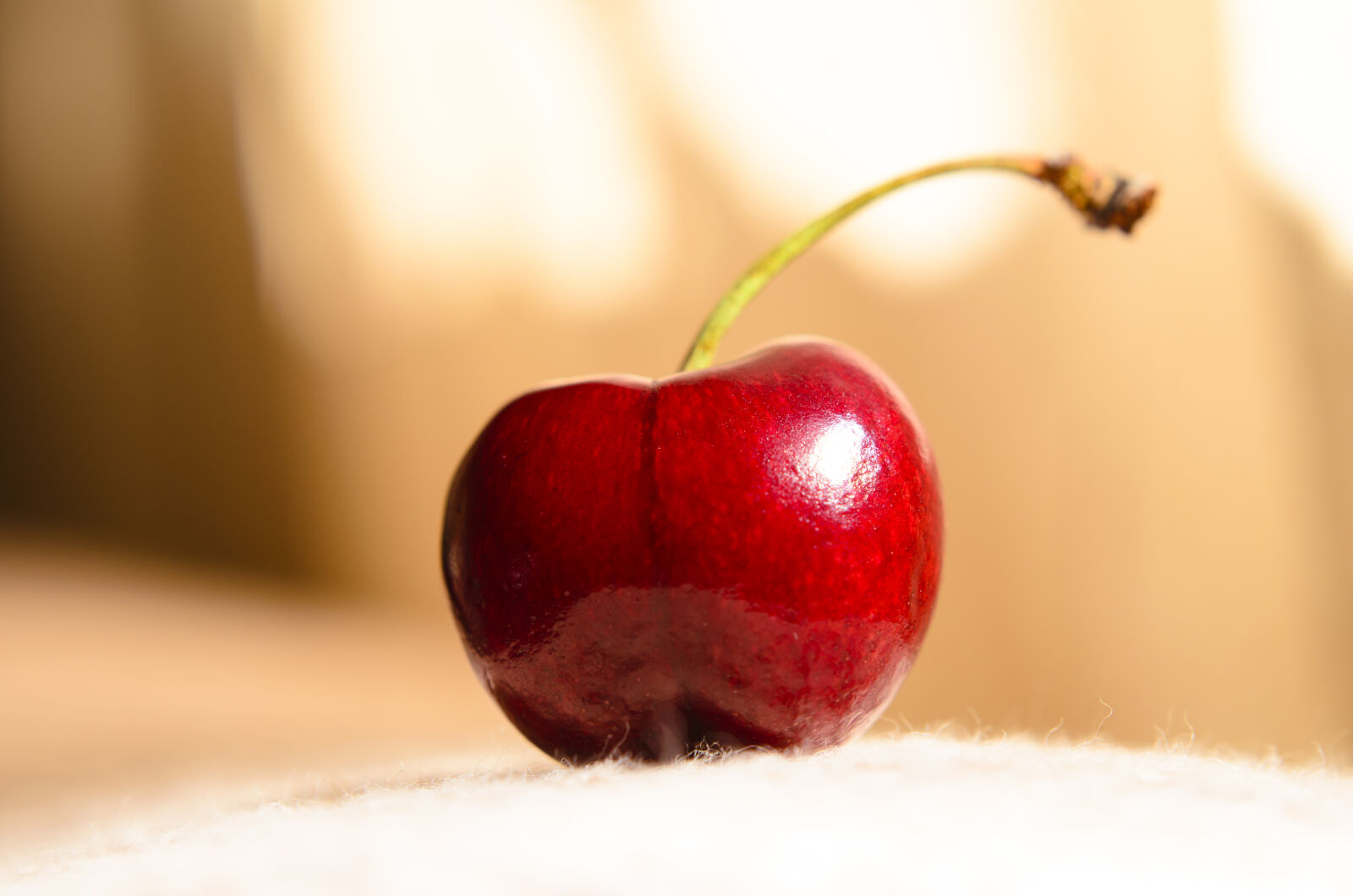 Nikon D7000 + Nikon AF-S Nikkor 50mm F1.8G sample photo. Cherry, fruit, red, closeup photography