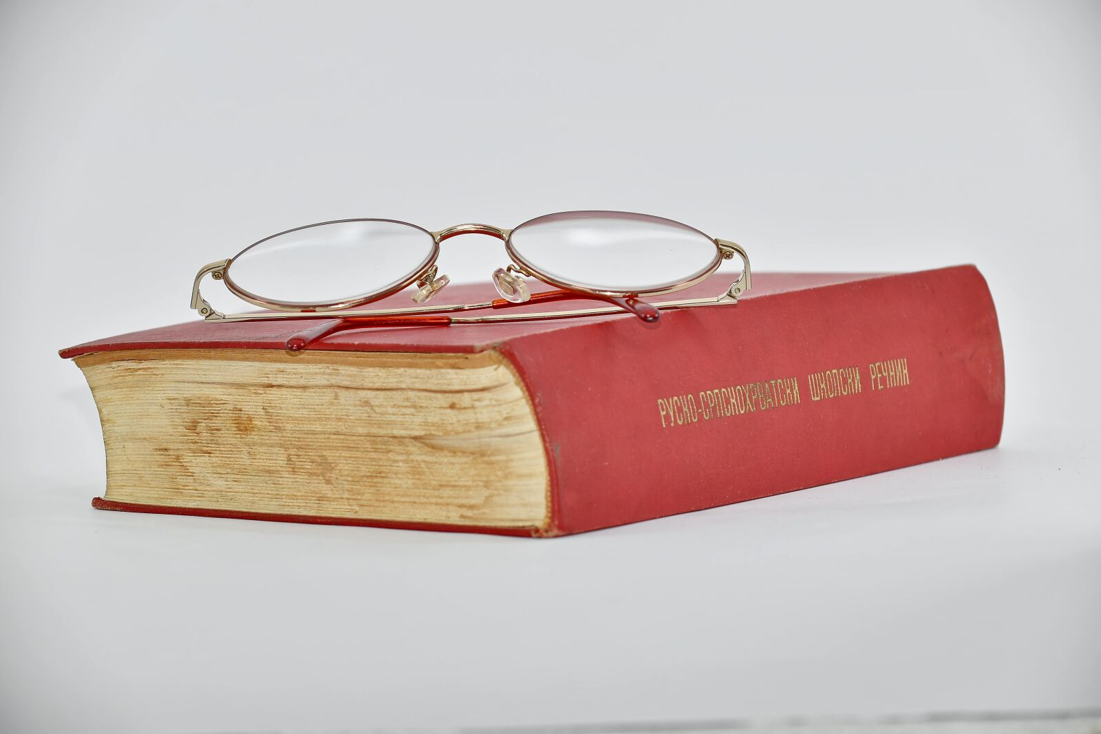 Nikon D5500 sample photo. Book, eyeglasses, hardcover, language photography