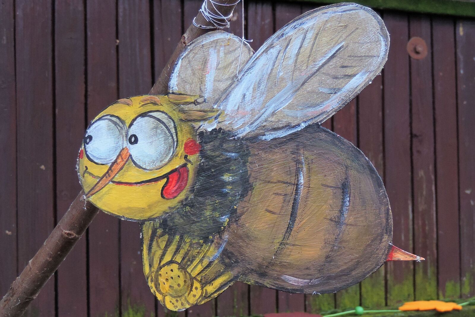 Nikon Coolpix P520 sample photo. Thanksgiving, cardboard figure, bee photography