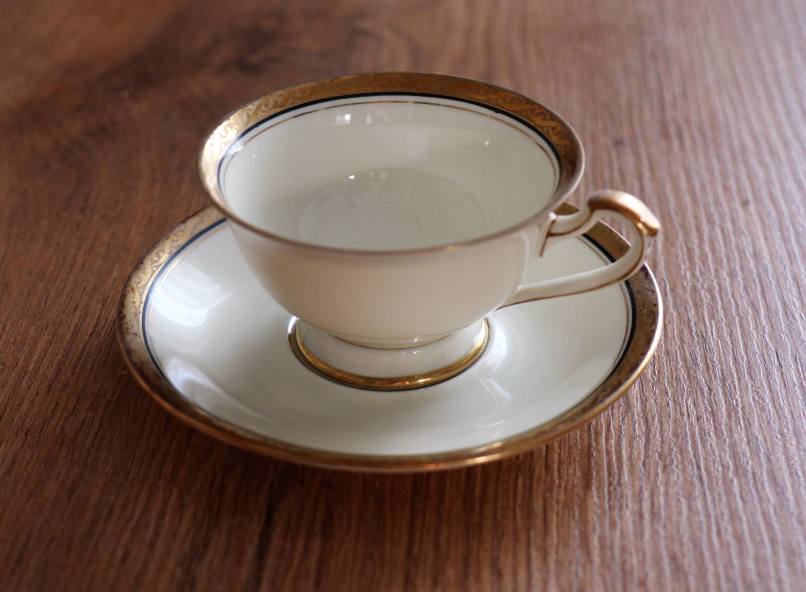 Canon EOS M6 sample photo. Teacup, porcelain, souvenir photography