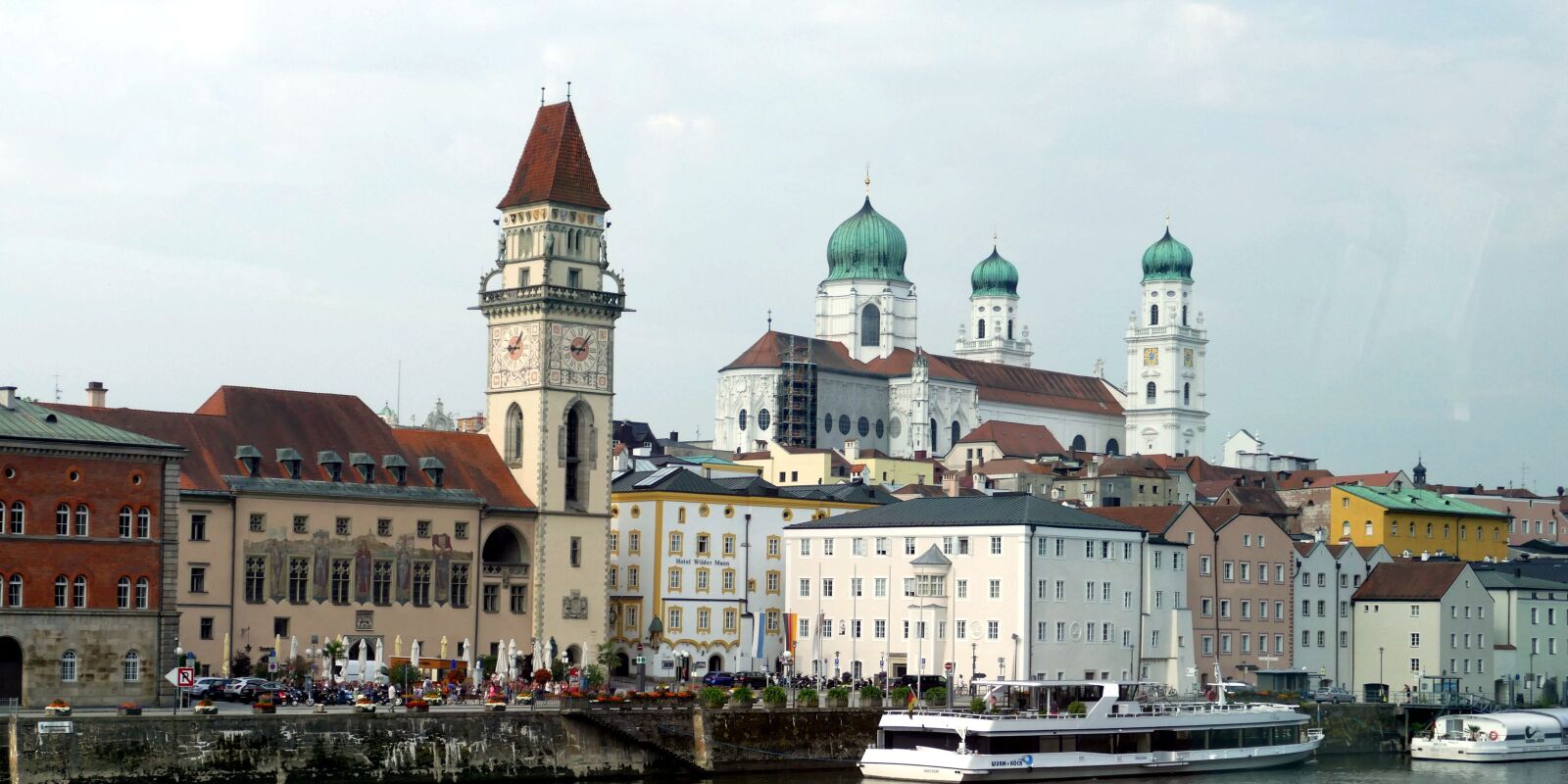 Panasonic Lumix DMC-FZ1000 sample photo. Passau, bavaria, historic center photography