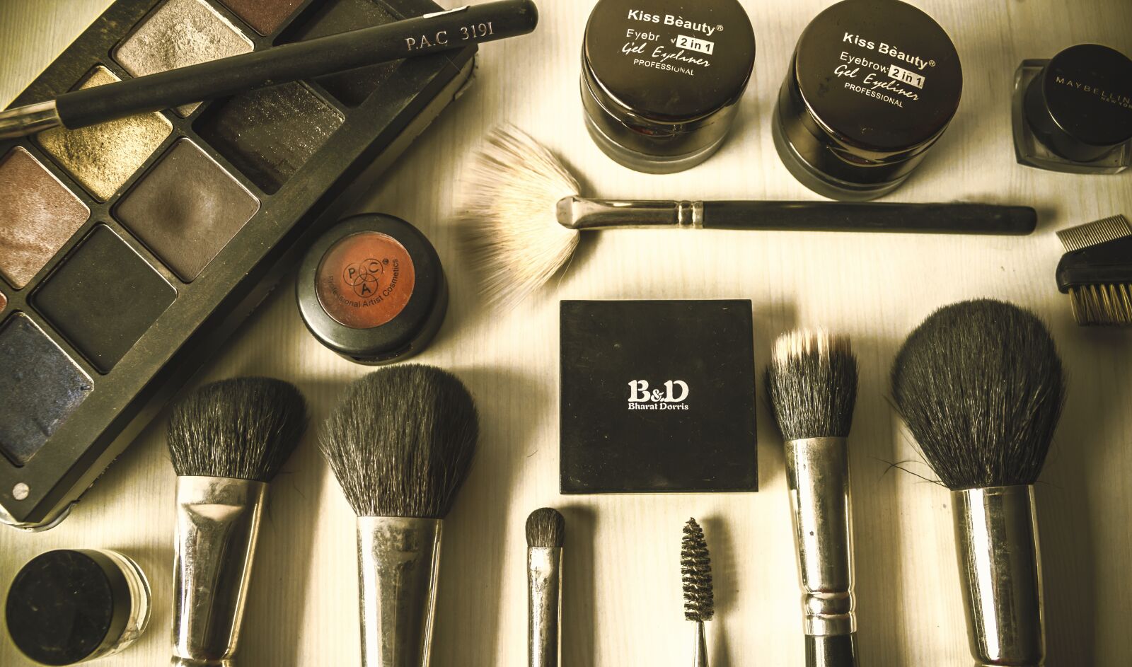 Canon EOS 700D (EOS Rebel T5i / EOS Kiss X7i) sample photo. Beauty, brushes, cosmetics photography