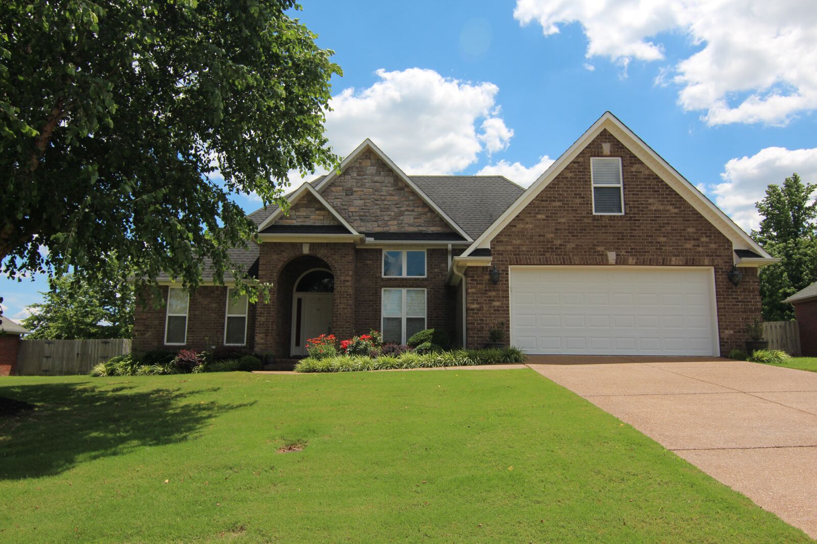 Canon EOS 650D (EOS Rebel T4i / EOS Kiss X6i) sample photo. Brick home, brick house photography