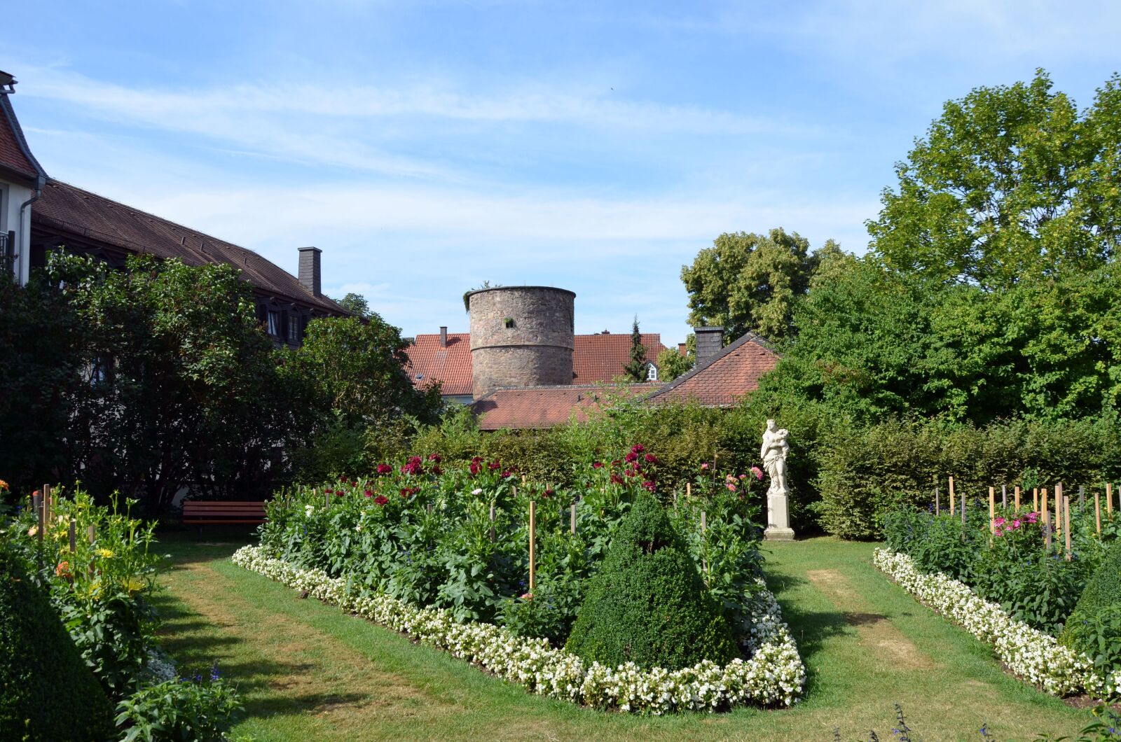 Nikon D5100 sample photo. Fulda, dahlias garden, historic photography