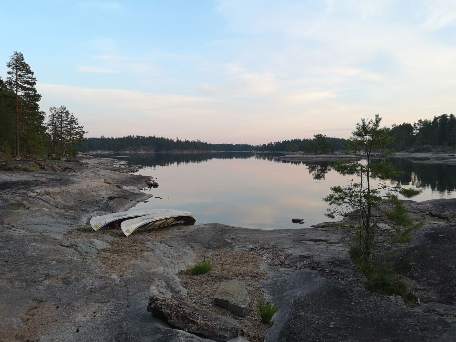 HUAWEI CLT-L29 sample photo. Canoe, lake, reflection photography