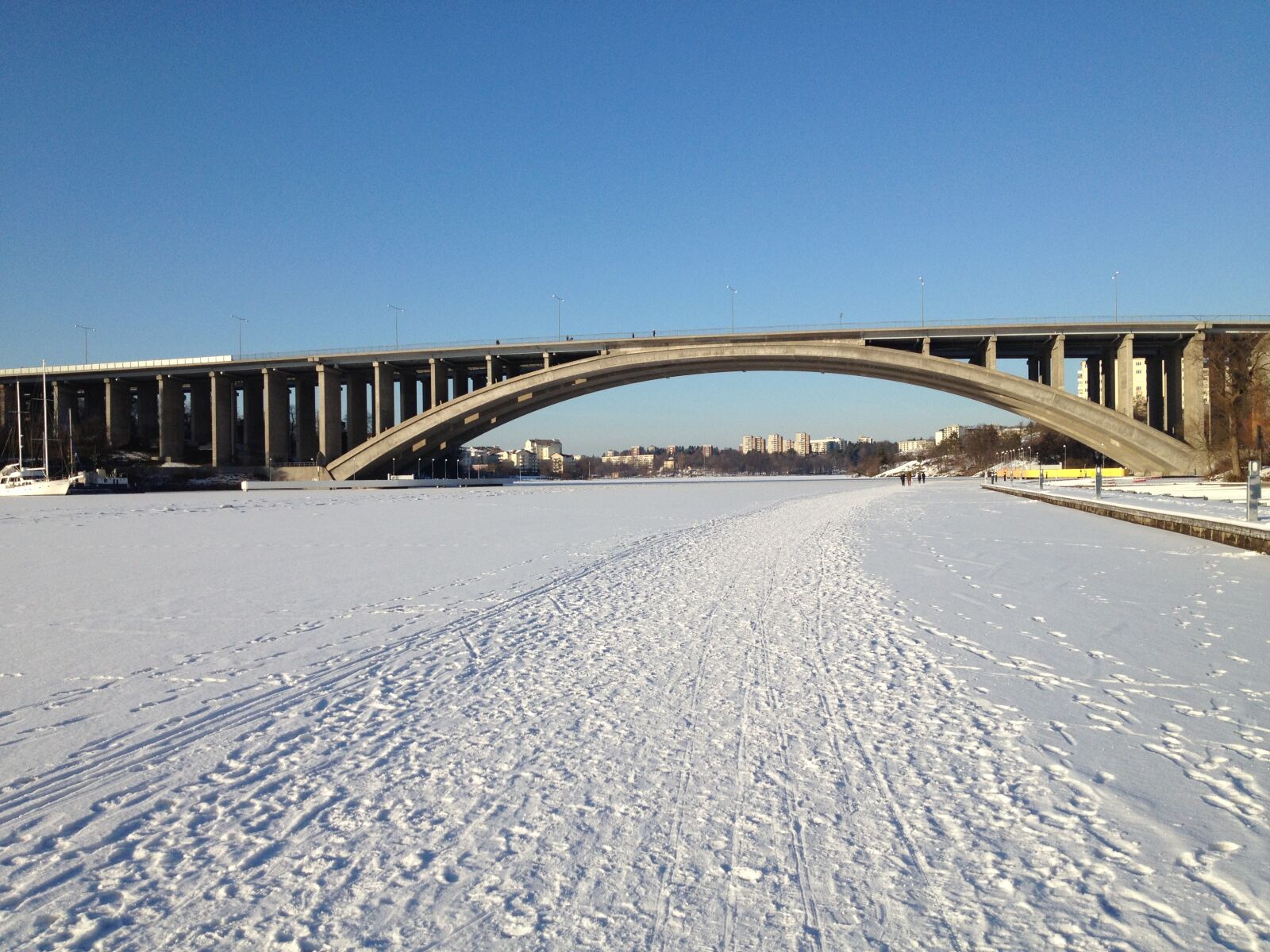 Apple iPhone 4S sample photo. Bridge, ice photography