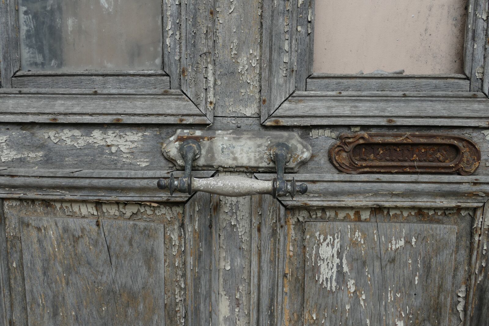 Panasonic Lumix DMC-FZ1000 sample photo. Door, front door, handle photography