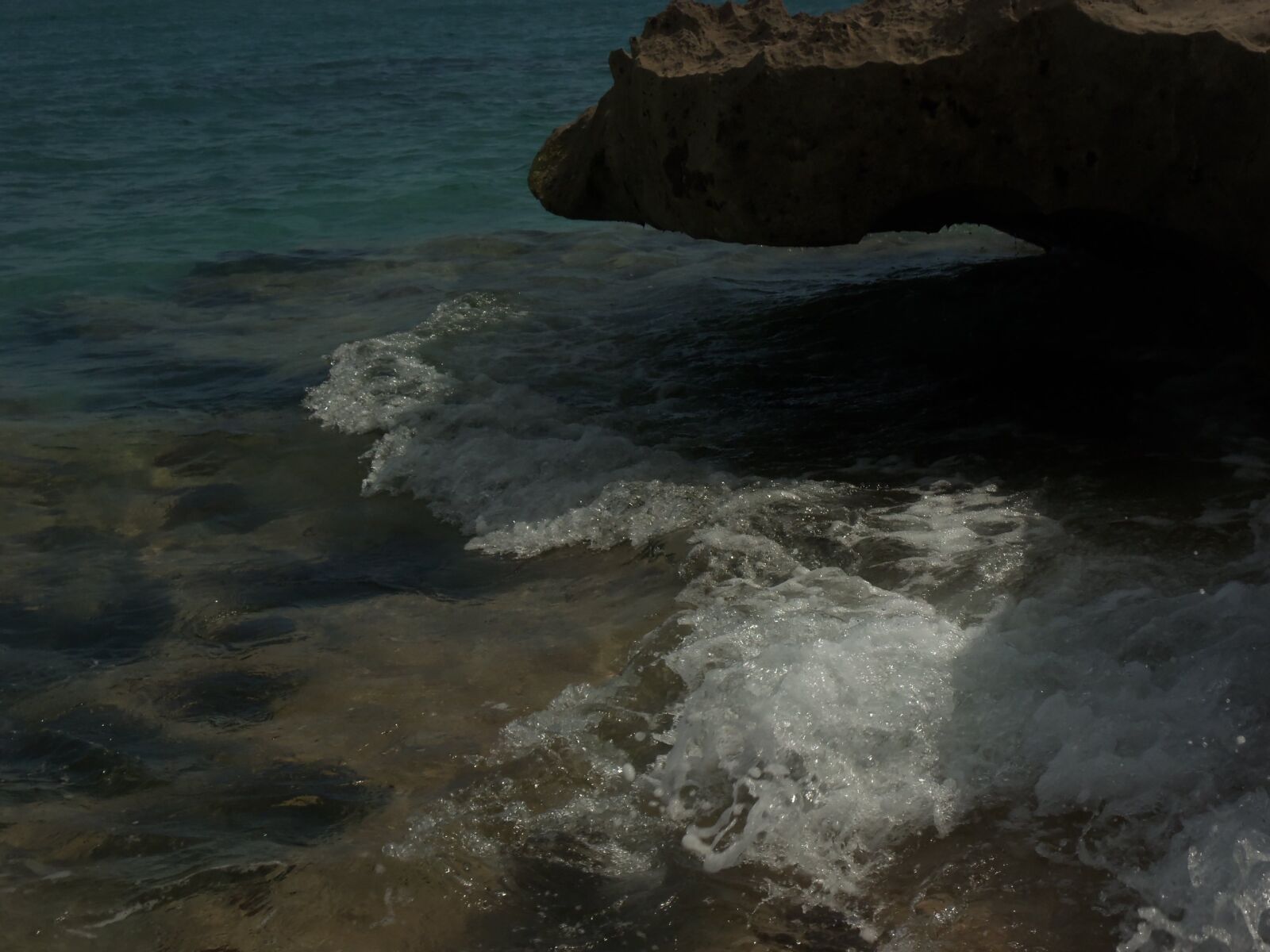 Kodak EASYSHARE M580 DIGITAL CAMERA sample photo. Ocean rocks photography