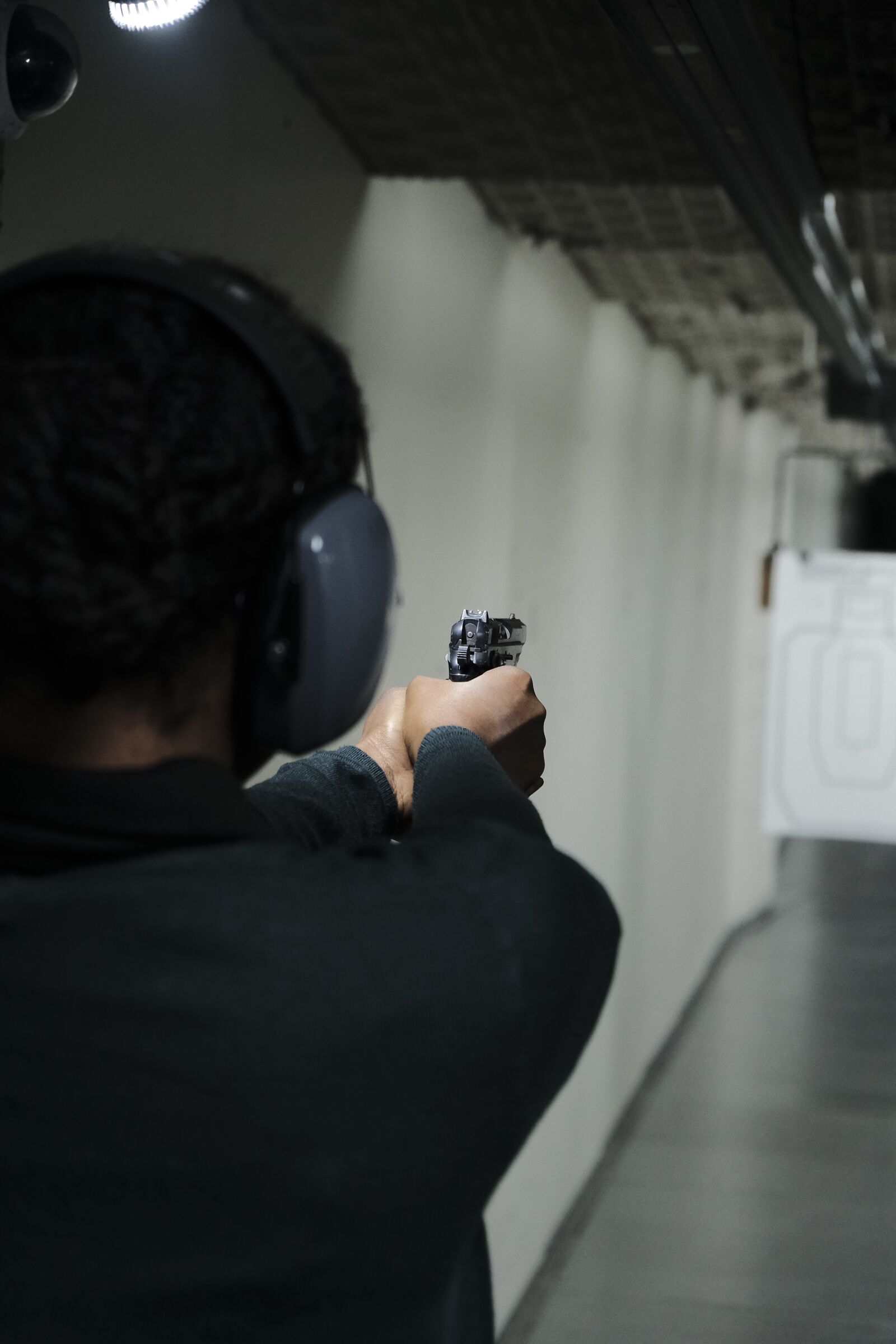 Fujifilm X-T20 sample photo. Target, pistol, woman photography