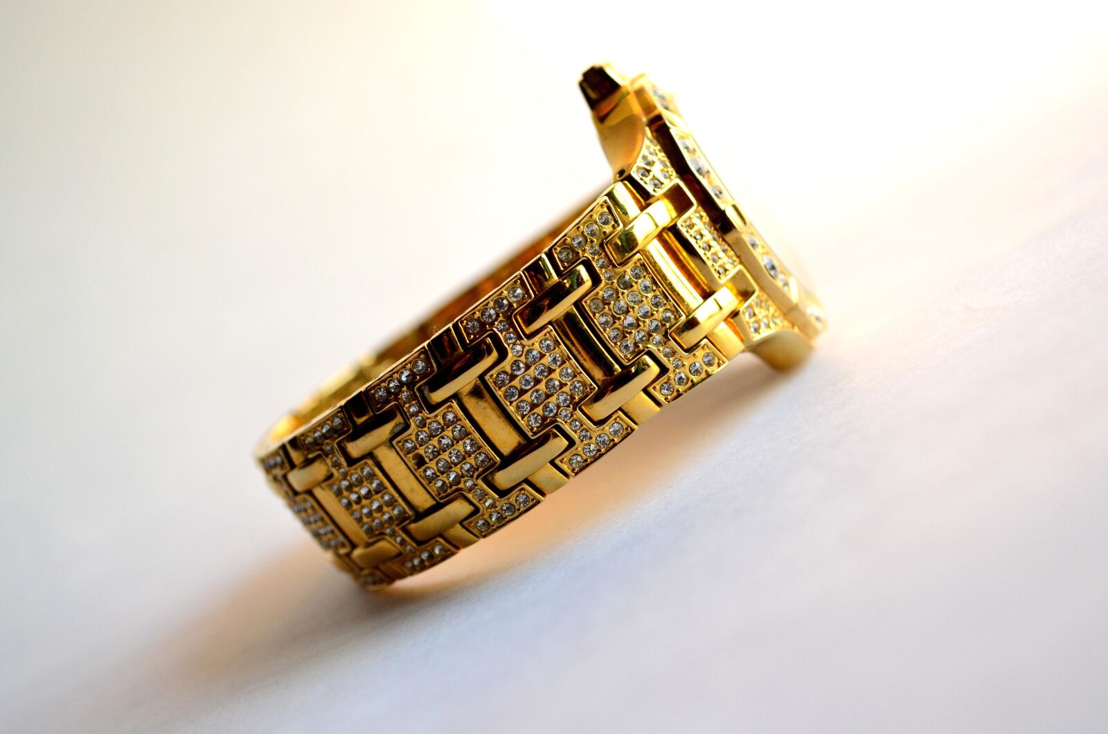 Nikon D5100 sample photo. Gold, wristwatch, luxury, jewelry photography