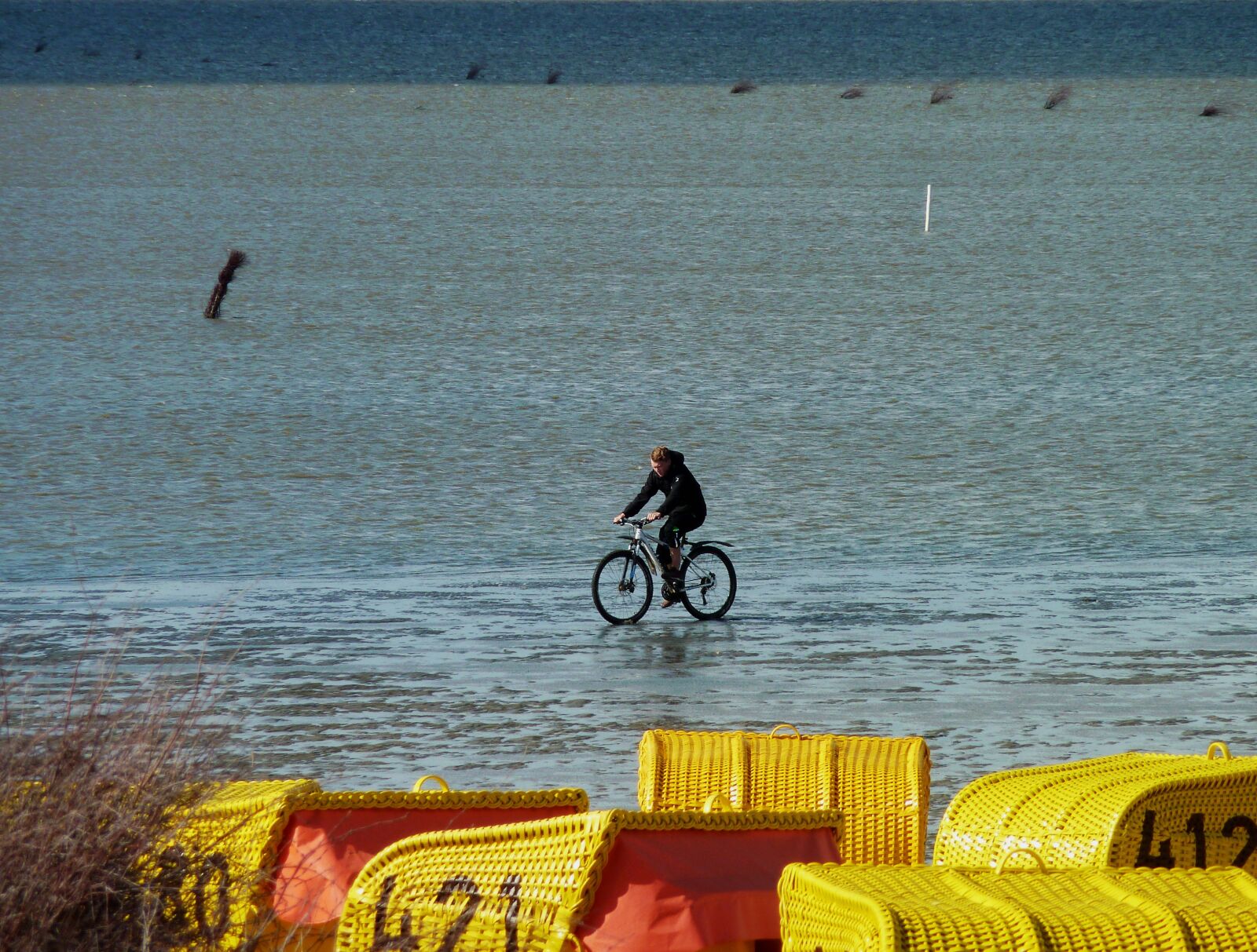 Panasonic DMC-TZ7 sample photo. Watts, north sea, cycle photography