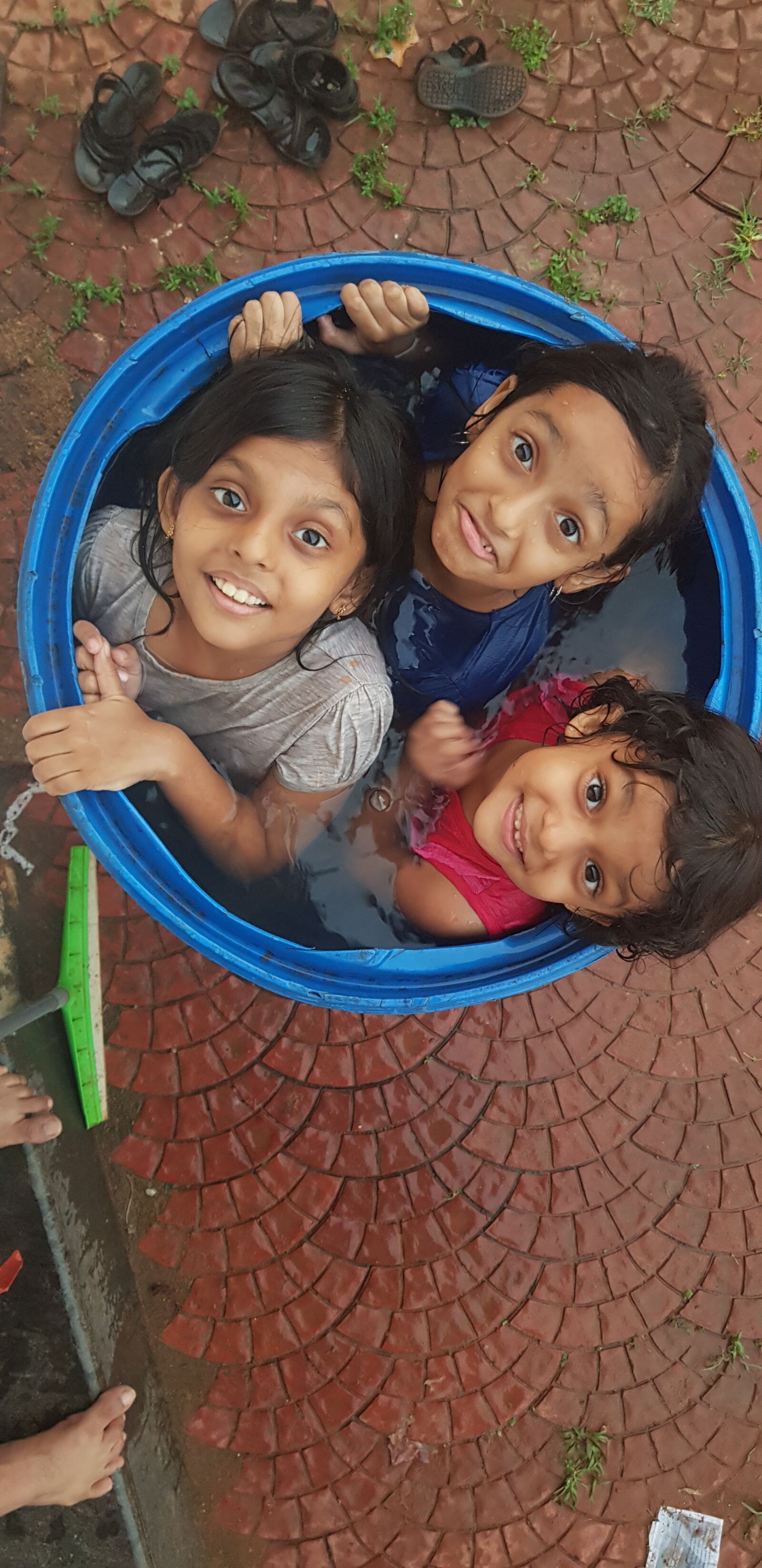 Samsung Galaxy S8+ sample photo. Kids, fun, crazy photography