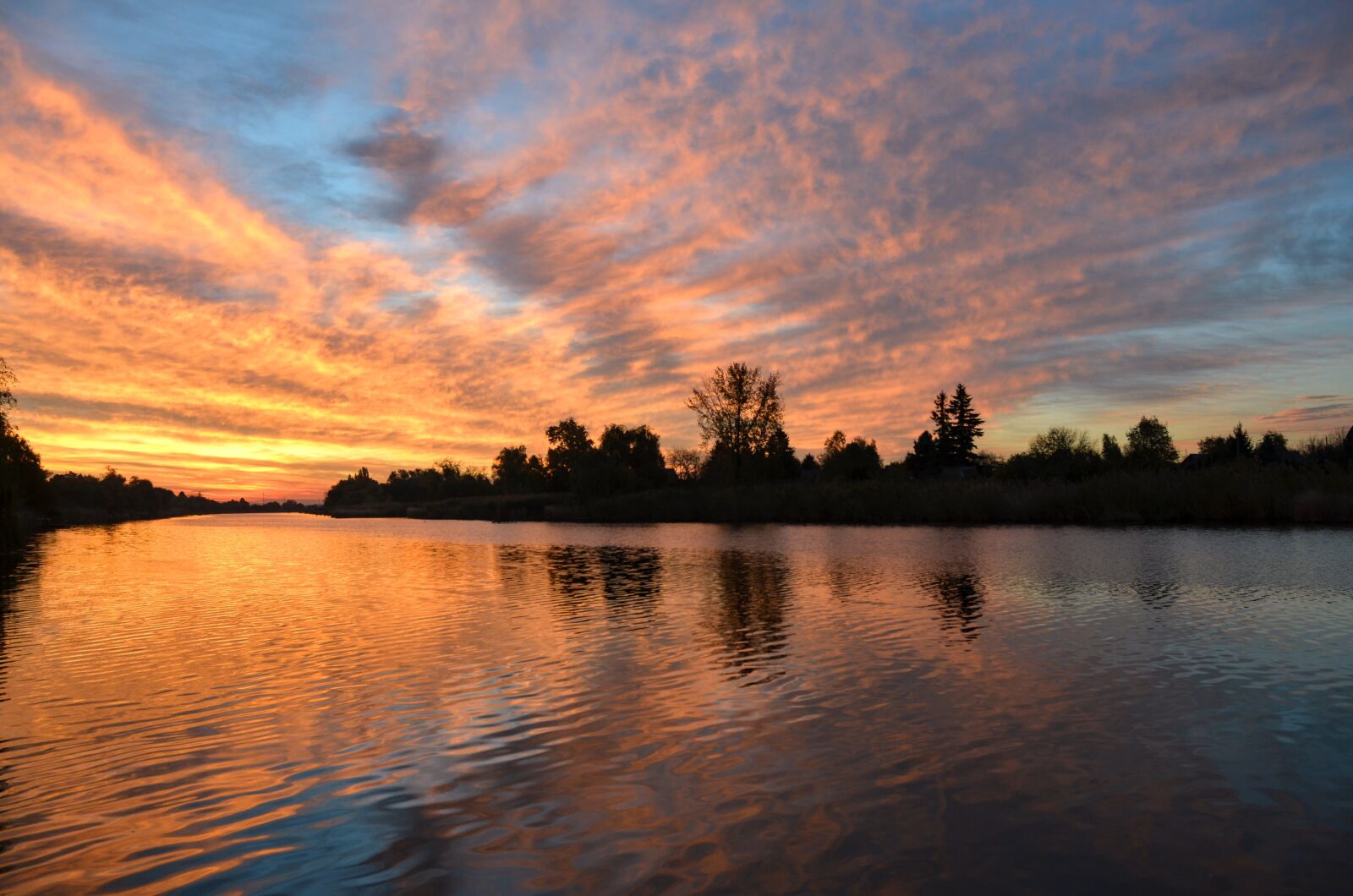 Nikon D7000 sample photo. Sunrise, glow, reflection photography