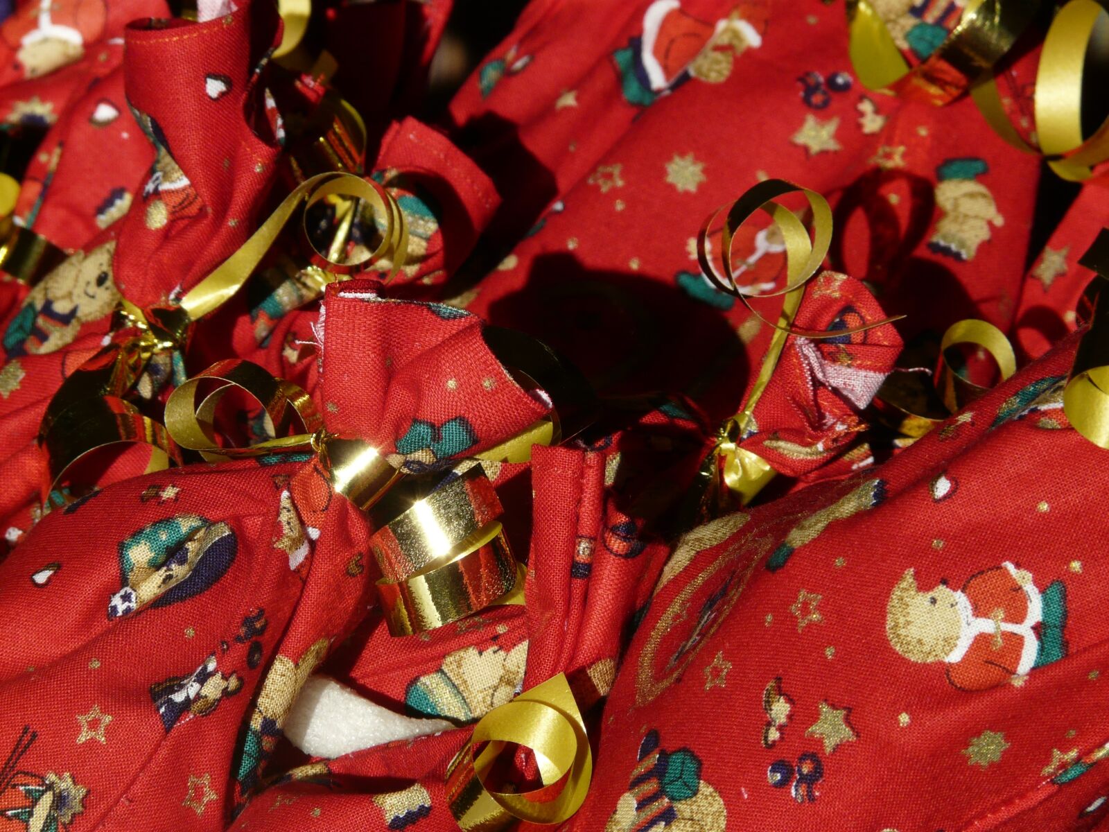 Panasonic DMC-FZ18 sample photo. Advent calendar, nicholas, packed photography
