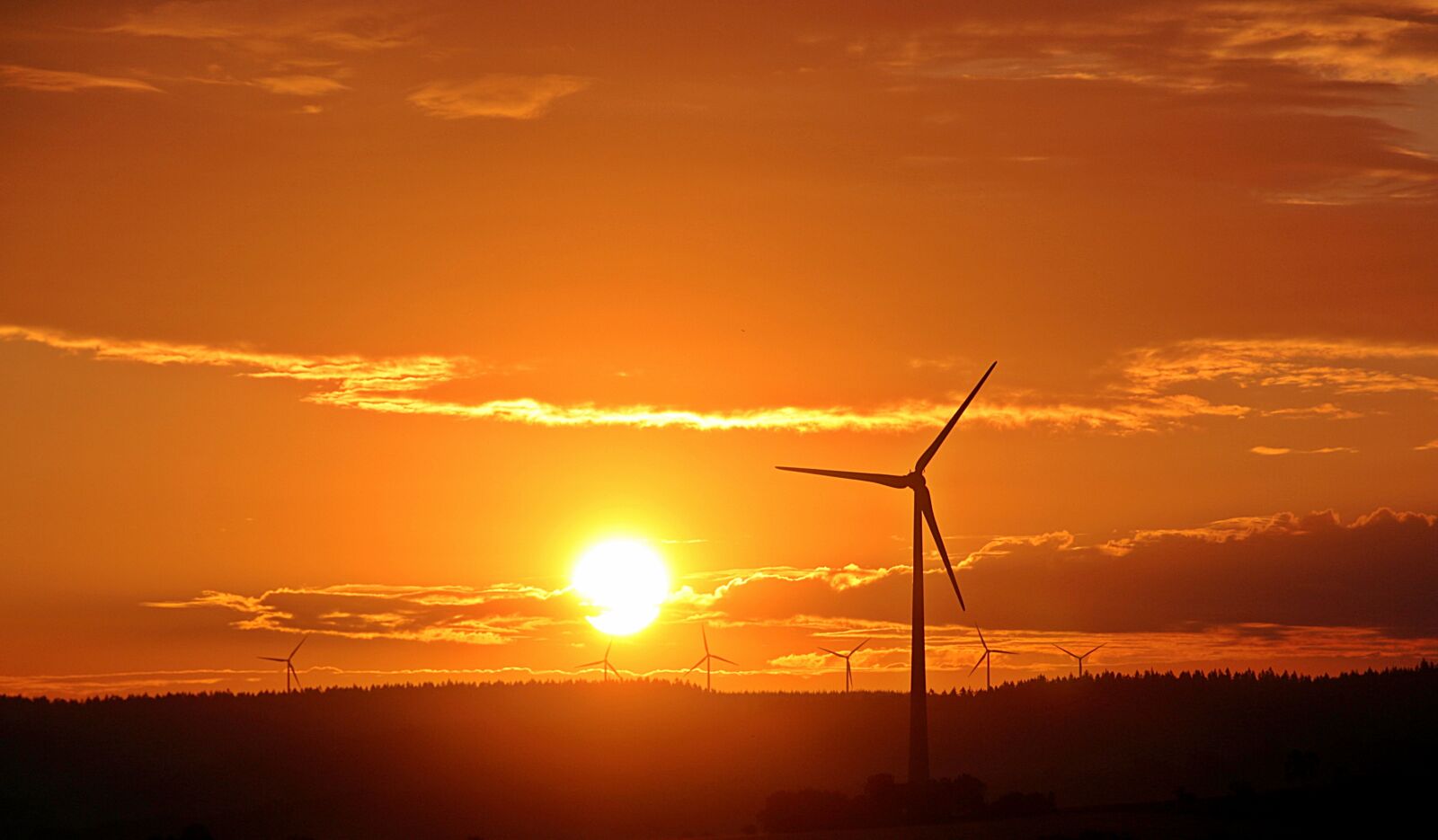 Canon EOS 650D (EOS Rebel T4i / EOS Kiss X6i) sample photo. Sunrise, sun, pinwheel photography