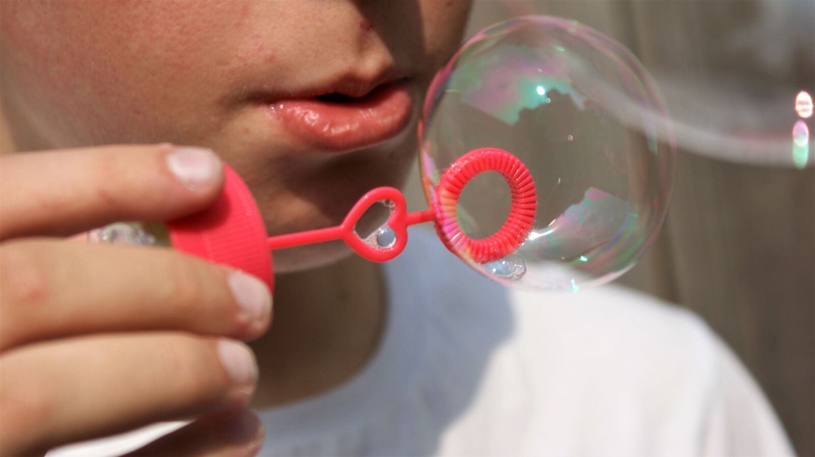 Sony Alpha DSLR-A350 sample photo. Blow bubbles, child, mouth photography