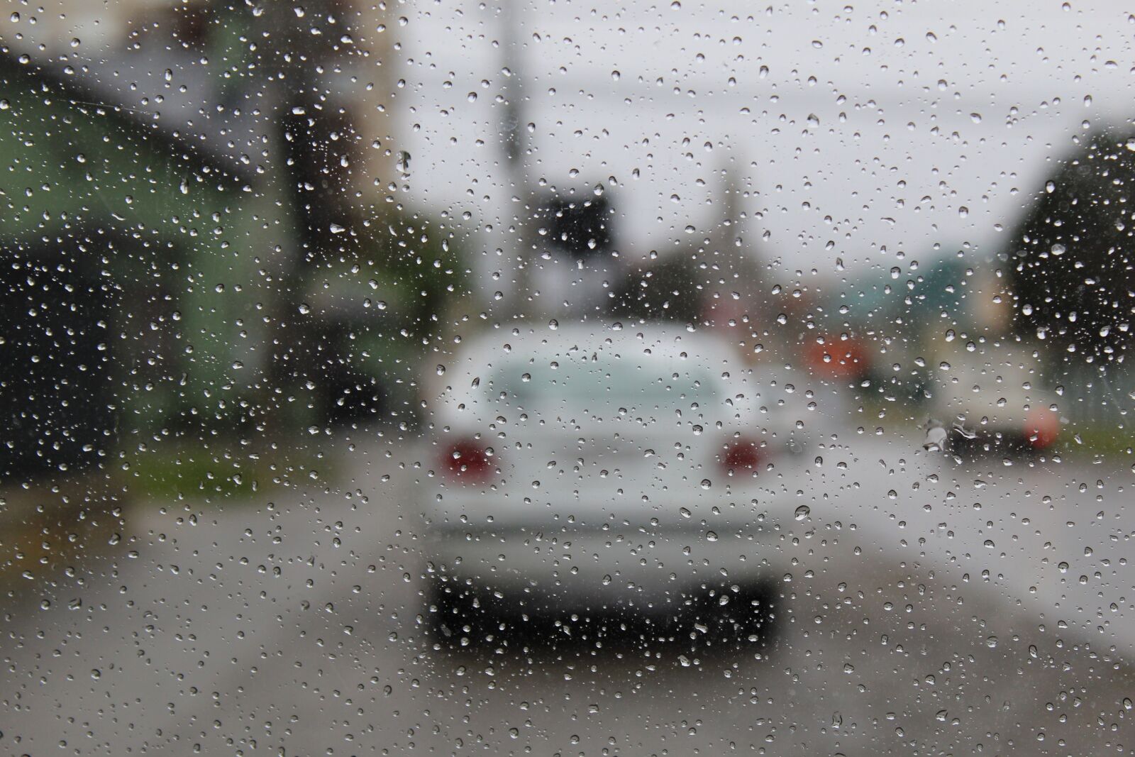 Canon EOS 1200D (EOS Rebel T5 / EOS Kiss X70 / EOS Hi) sample photo. Rain, winter, spray photography