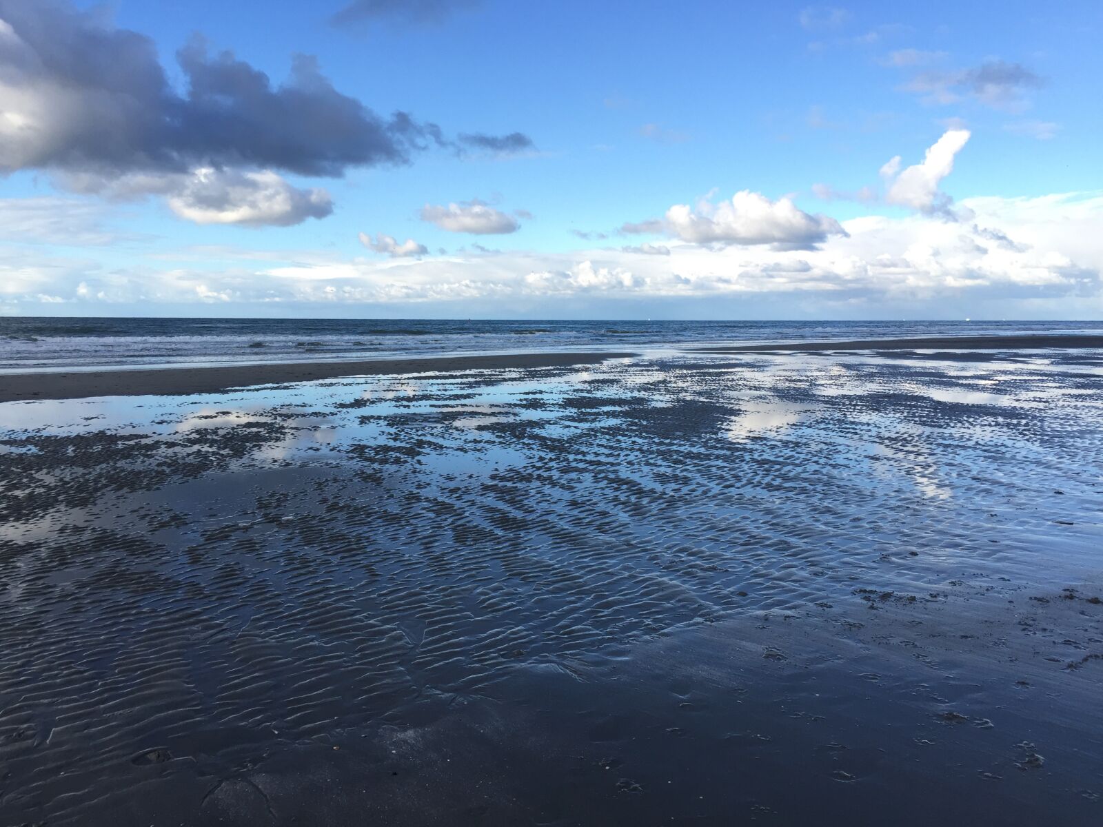 iPhone 6 Plus back camera 4.15mm f/2.2 sample photo. Beach, sky, sea photography