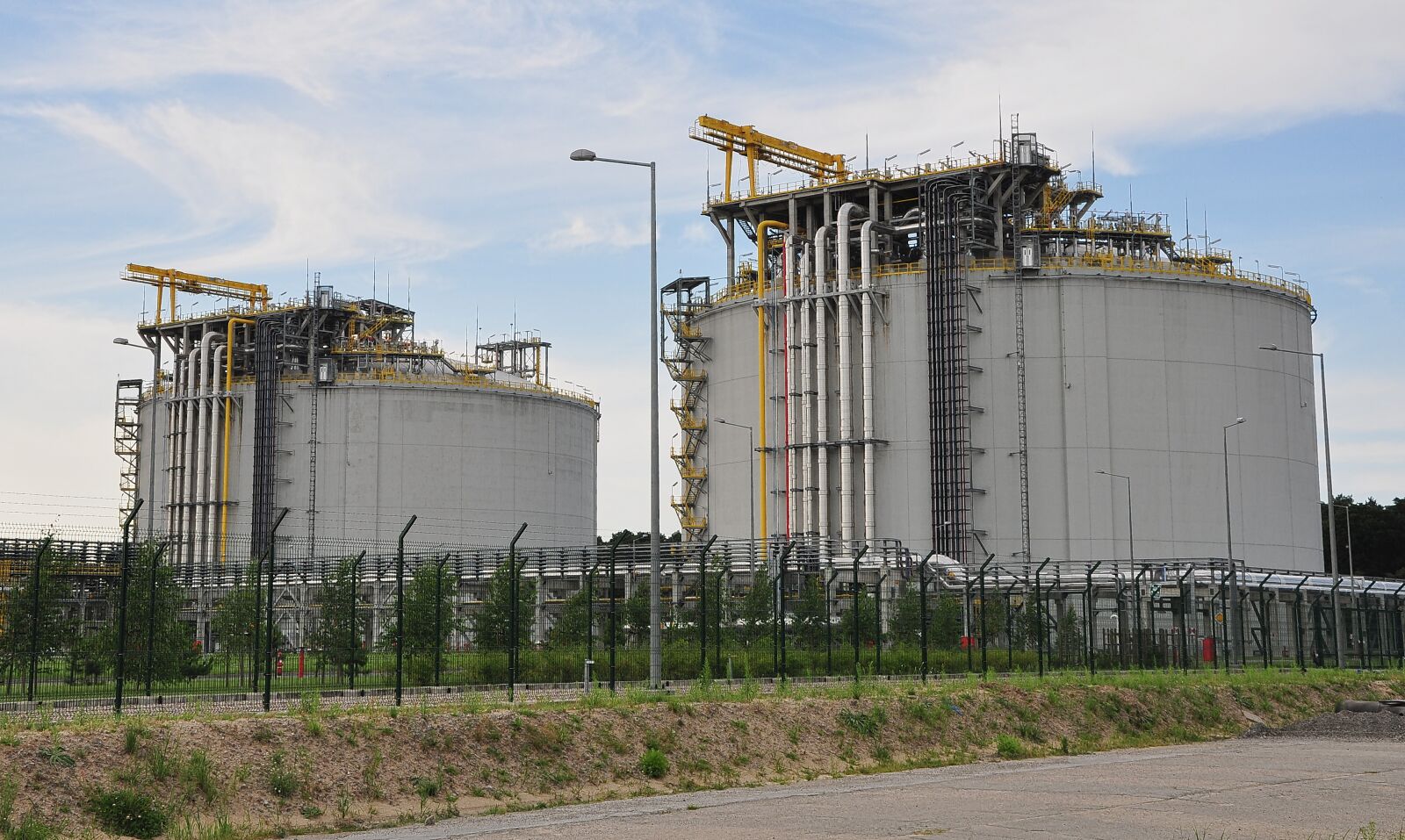 Nikon D90 sample photo. Gazoport, gas cylinders, poland photography