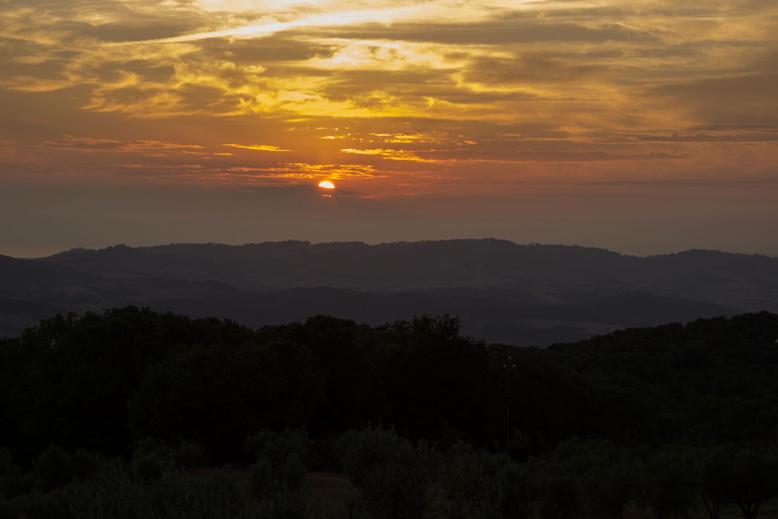Canon EOS 600D (Rebel EOS T3i / EOS Kiss X5) sample photo. Evening sky, italy, tuscany photography