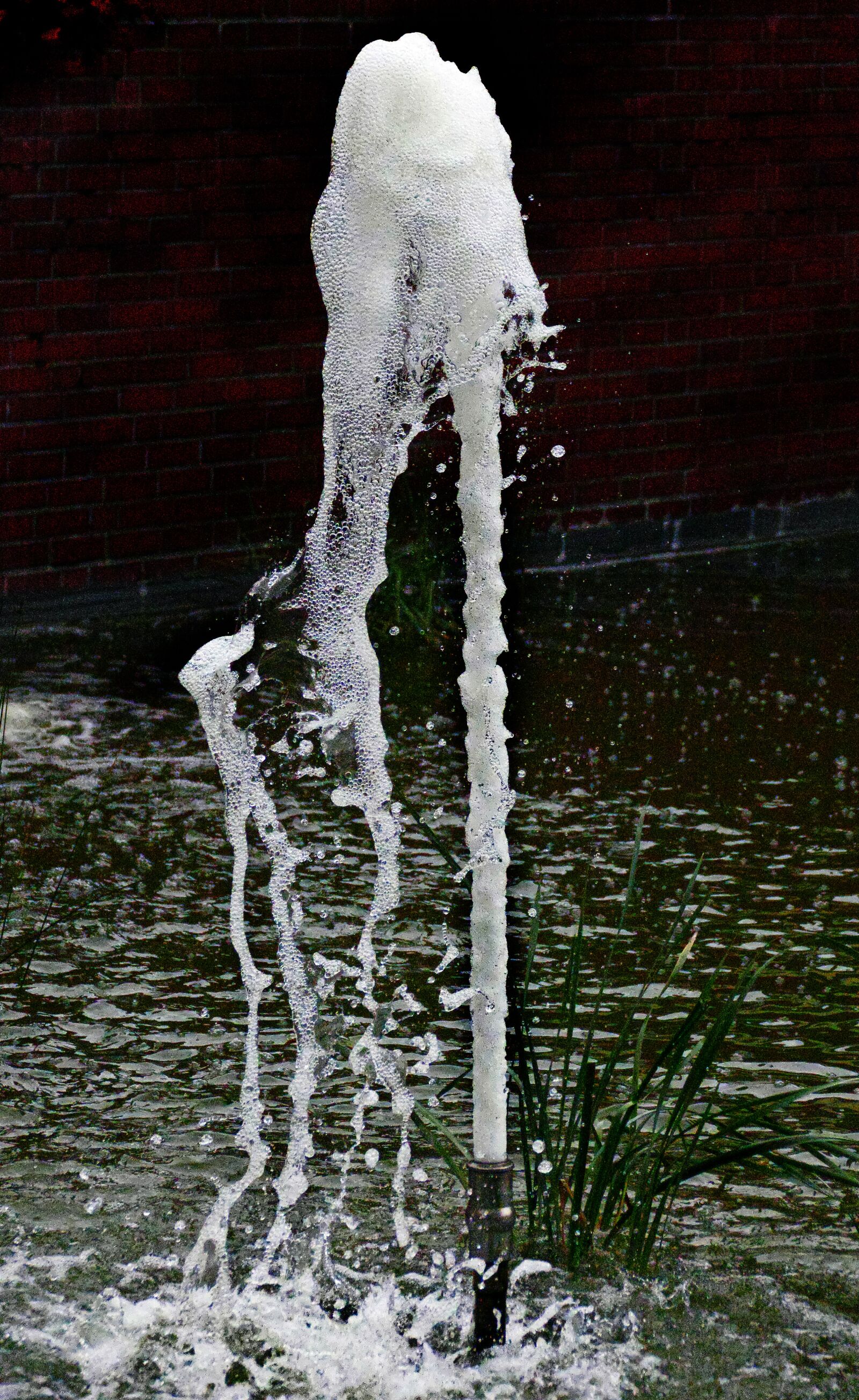 Panasonic Lumix DMC-FZ1000 sample photo. Fountain, drop of water photography