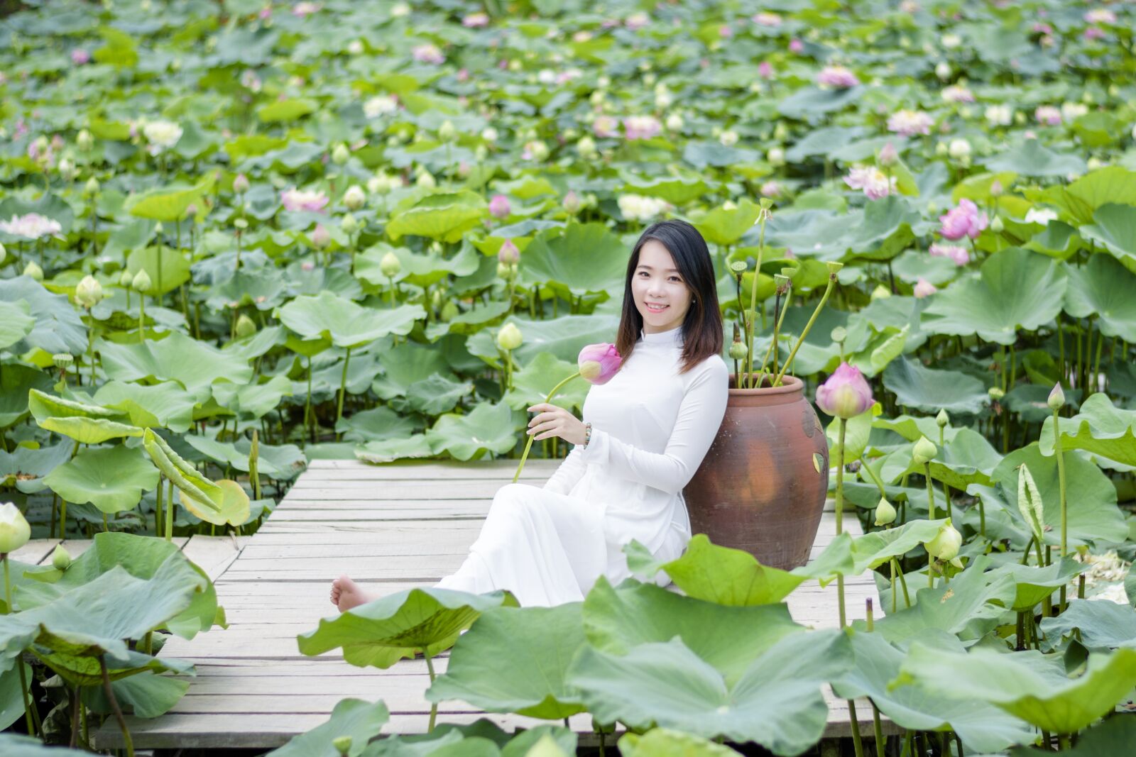 Nikon D5600 sample photo. Lotus, aodai, flower photography