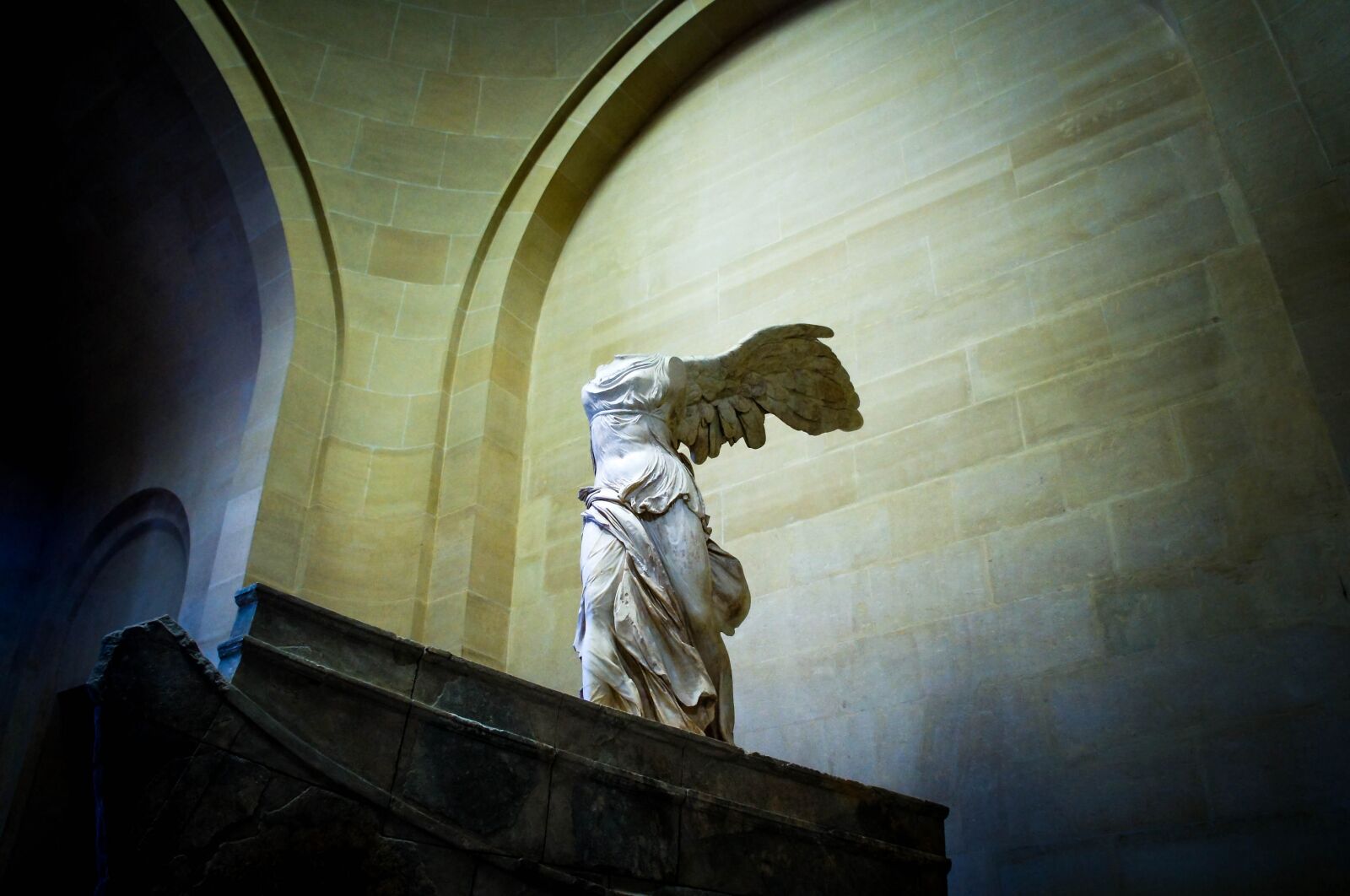 Sony Alpha NEX-C3 + Sony E 18-55mm F3.5-5.6 OSS sample photo. Winged victory of samothrace photography
