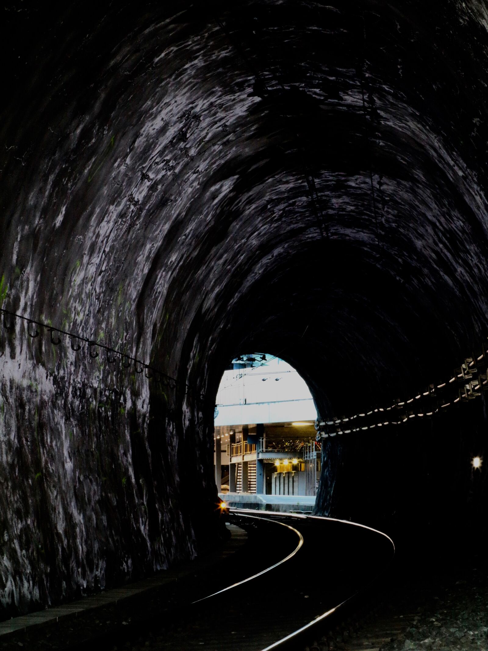 Canon EF 85mm F1.8 USM sample photo. Railway tunnel, gleise, tunnel photography
