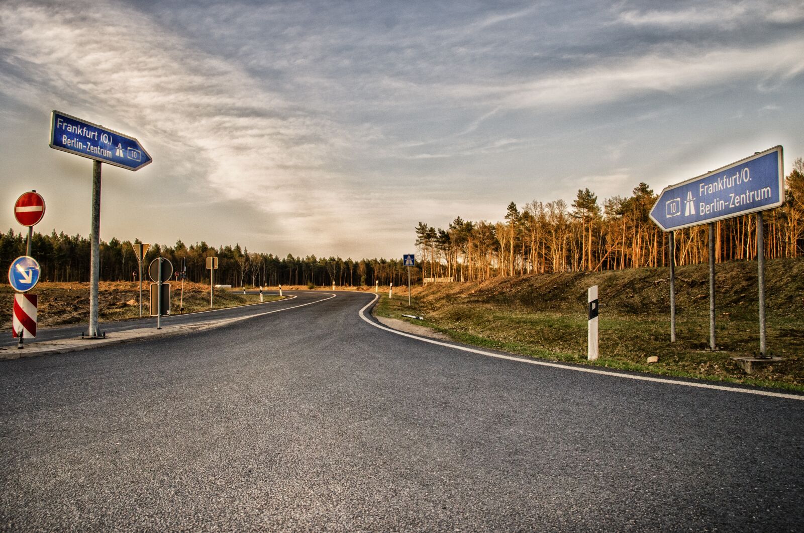 Nikon D7000 sample photo. Highway, signs, traffic photography