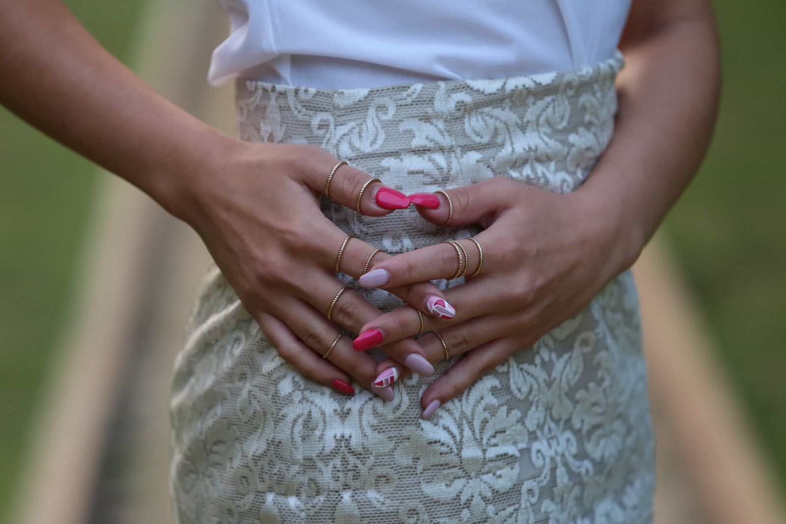 Canon EOS 5D Mark III sample photo. Gold, hands, handsome, jewelry photography