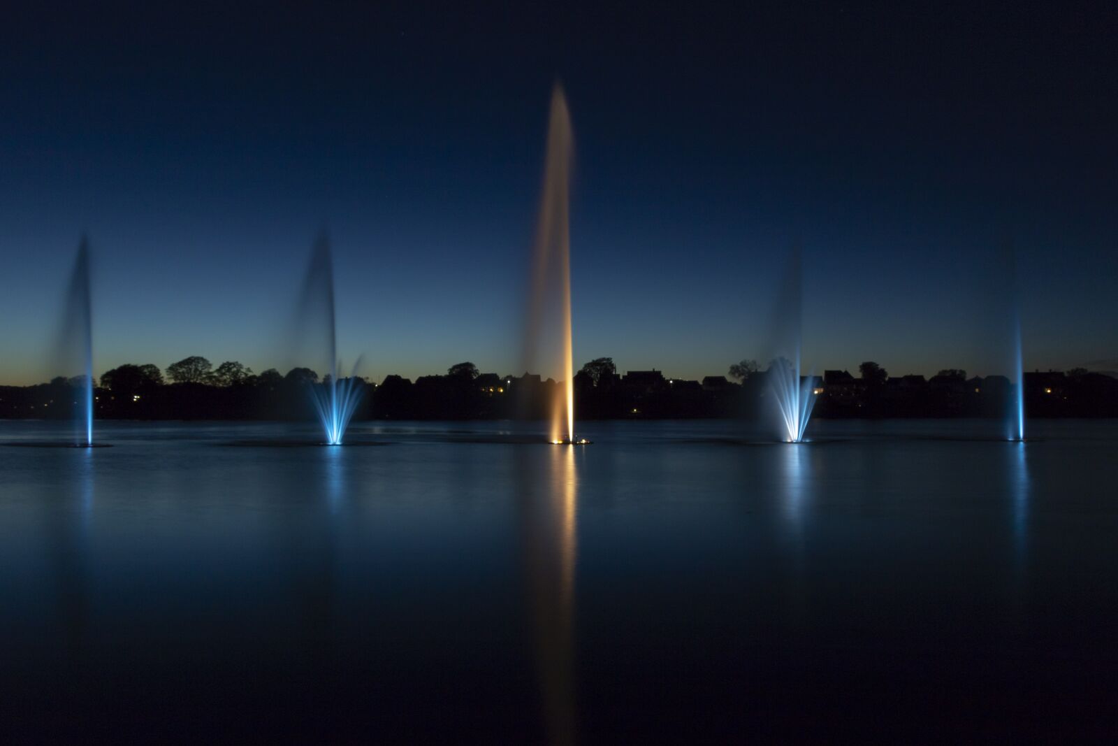 Canon EOS 750D (EOS Rebel T6i / EOS Kiss X8i) + Canon TS-E 90mm F2.8 Tilt-Shift sample photo. Fountain, silkeborg, denmark photography