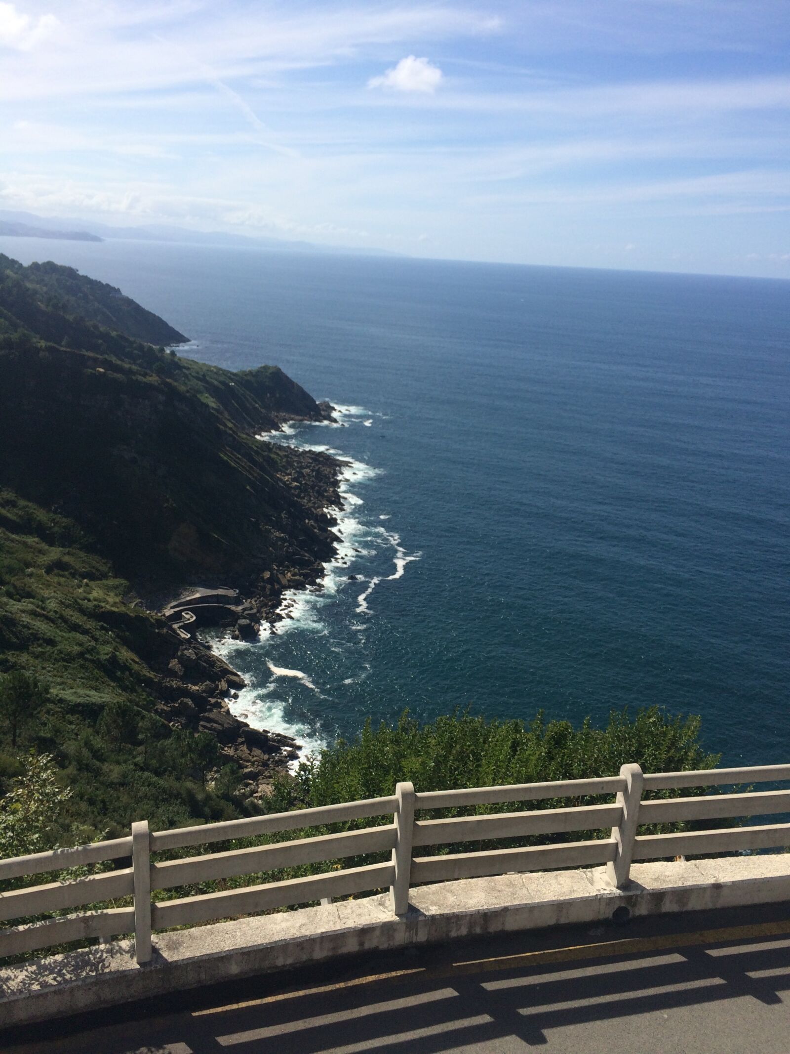 iPhone 5s back camera 4.15mm f/2.2 sample photo. Rocks, ocean, clouds photography