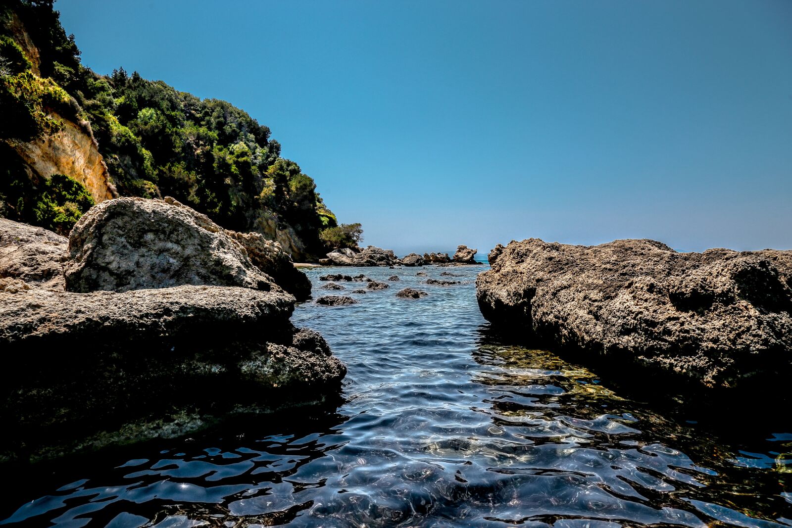 Canon EOS 6D + Canon EF 24-105mm F4L IS USM sample photo. Sea, rocks, ocean photography