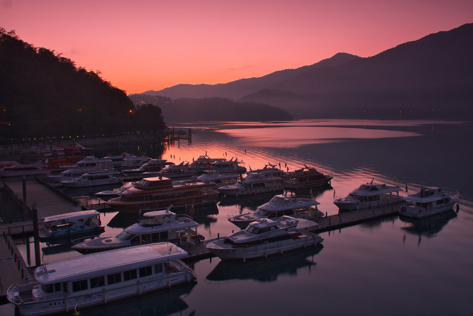Canon EOS 40D sample photo. Illustration, of, yatch, and photography