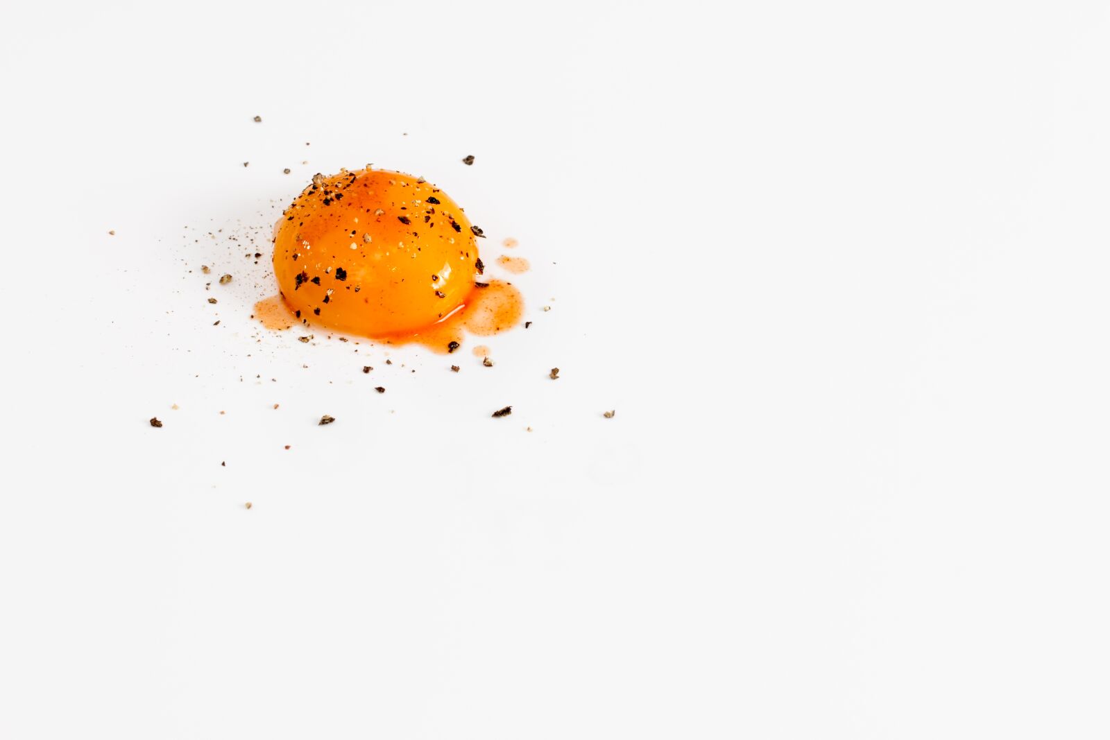 Canon EF 100mm F2.8L Macro IS USM sample photo. Egg yolk, protein, nutrition photography