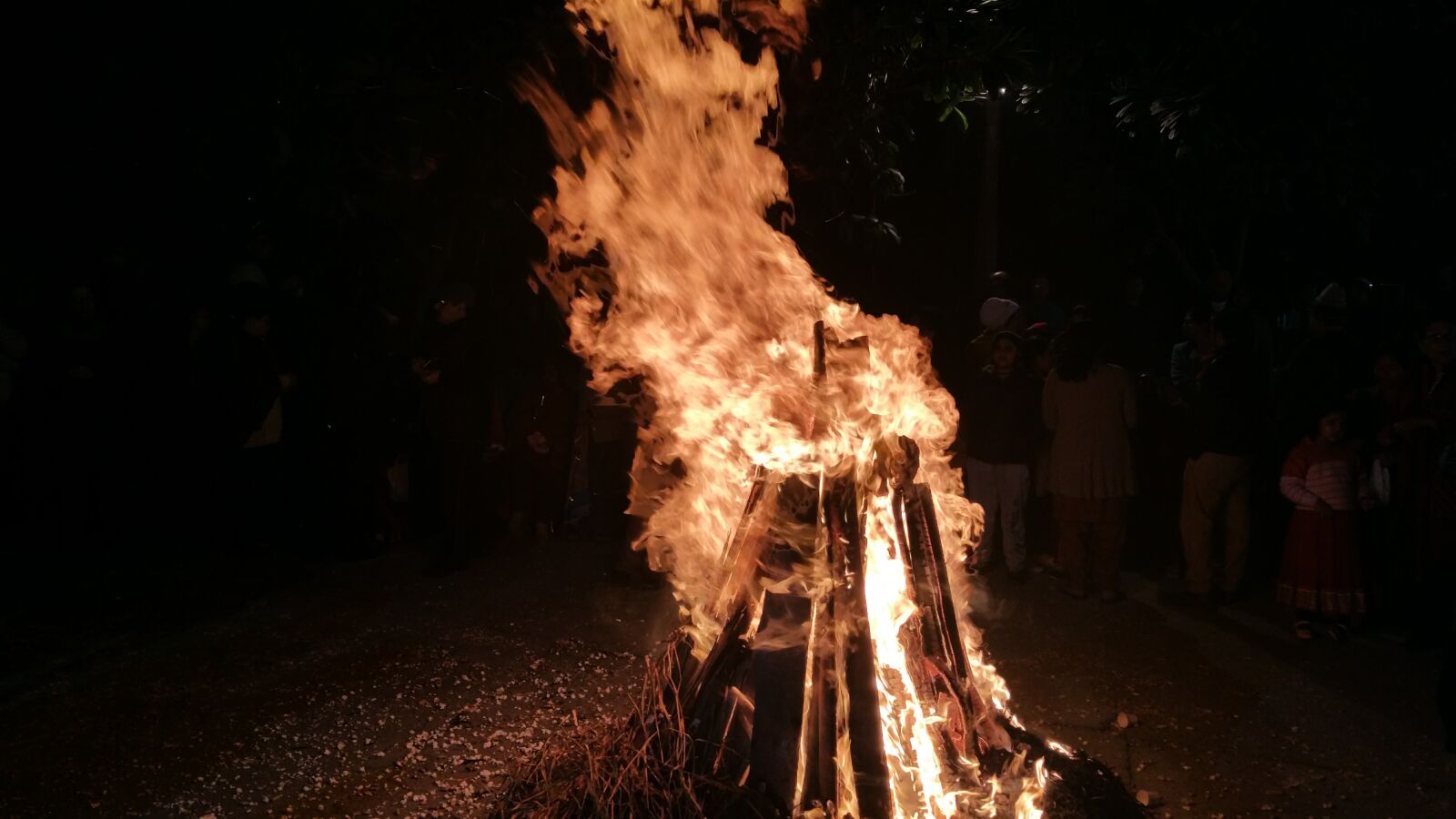 Samsung Galaxy Note4 sample photo. Bonfire, burn, dark, fire photography