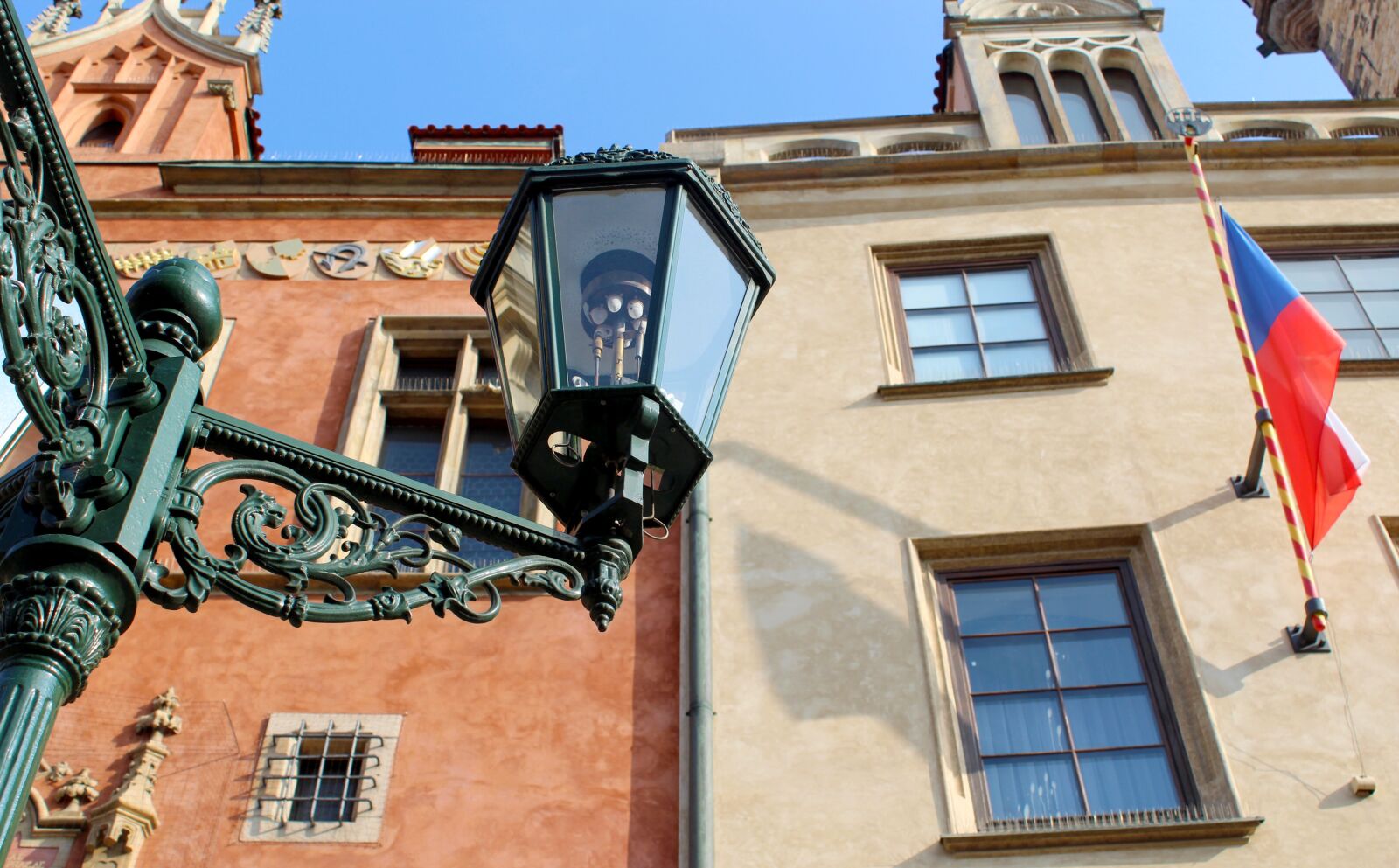Canon EOS 1300D (EOS Rebel T6 / EOS Kiss X80) sample photo. Prague, street lamp, lantern photography