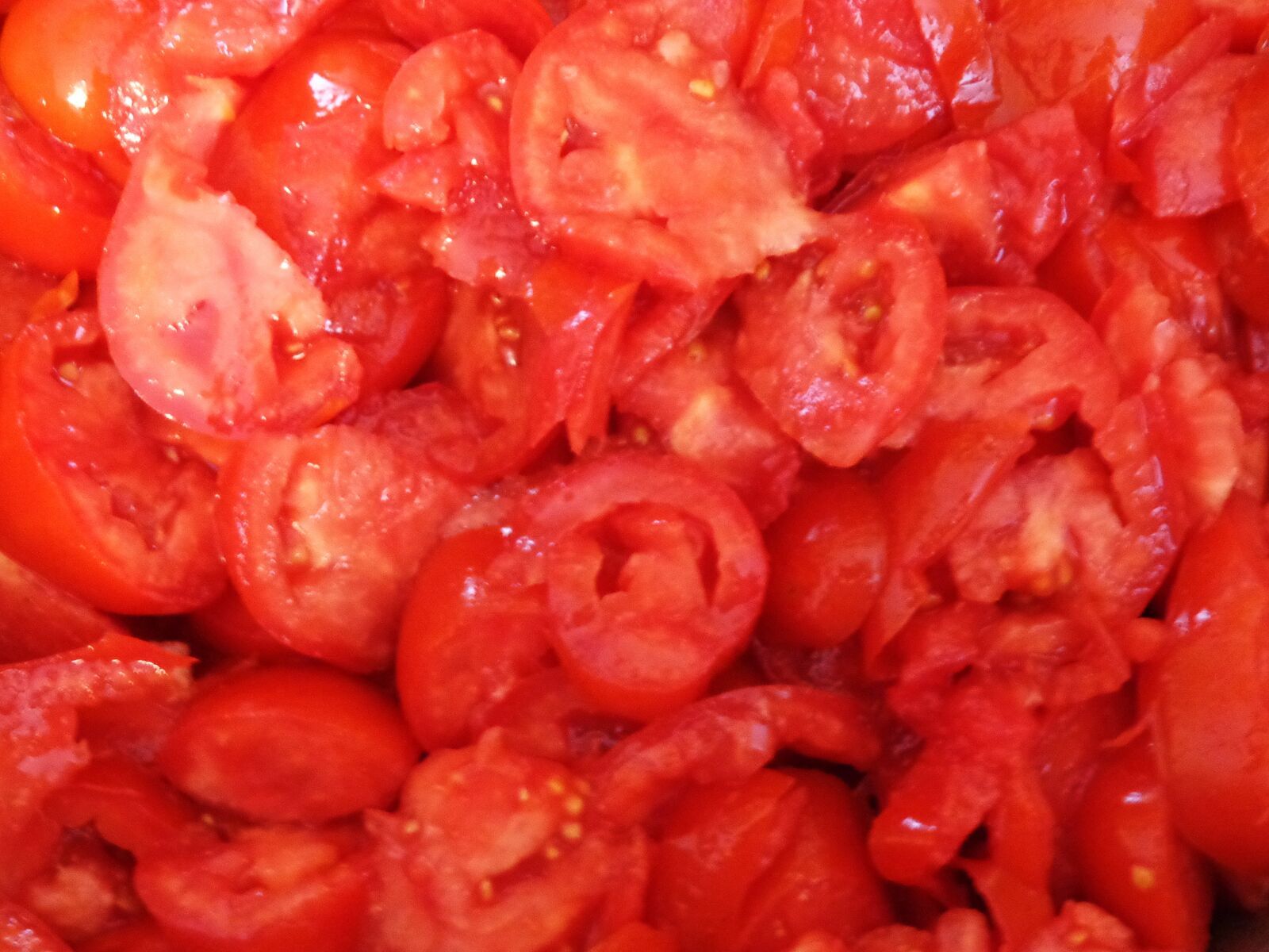 Sony Cyber-shot DSC-H90 sample photo. Tomatoes, vegetables, eating photography