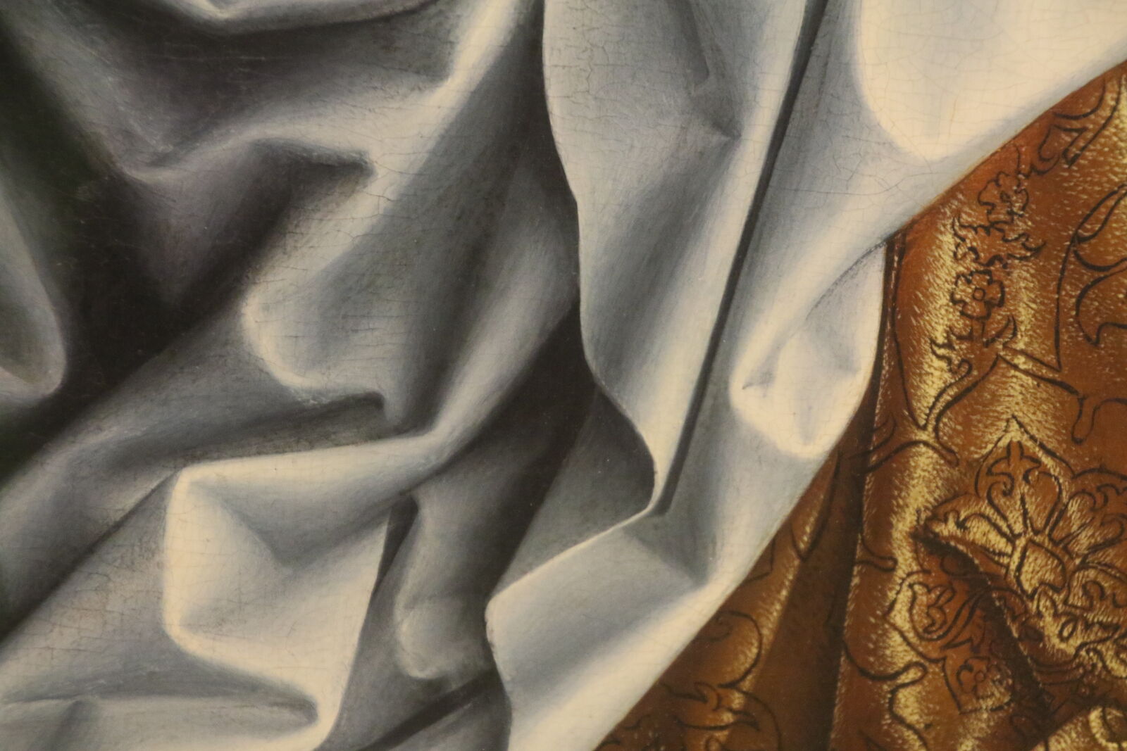 Canon EOS 7D Mark II sample photo. Background, fabric, gold, grey photography