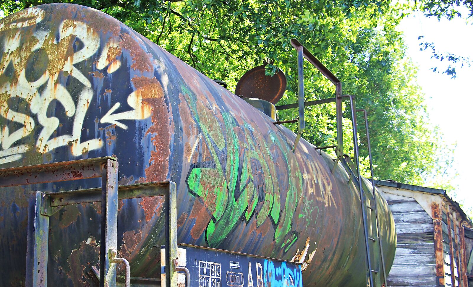 Canon EOS 550D (EOS Rebel T2i / EOS Kiss X4) sample photo. Trains, train cemetery, zughalde photography
