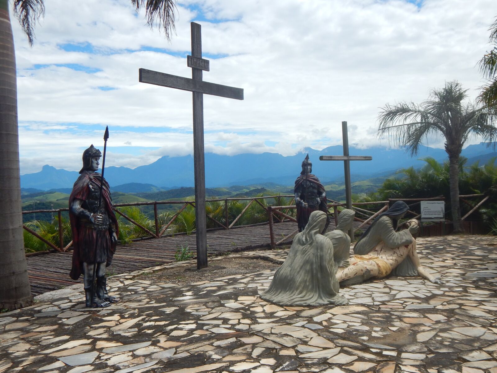 Nikon Coolpix L830 sample photo. Cross, sculpture, religion photography