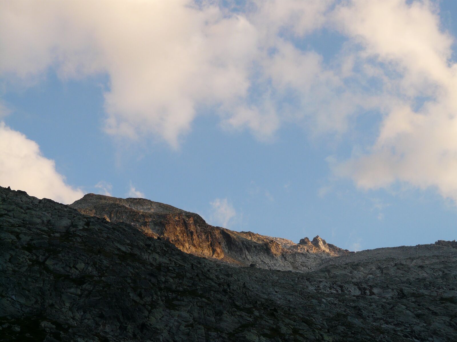 Panasonic DMC-FZ18 sample photo. Sky, mountain, clouds photography