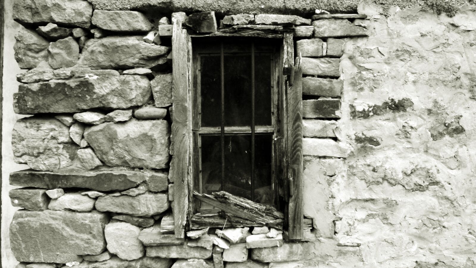 Panasonic Lumix DMC-FZ100 sample photo. Window, ruined, old photography