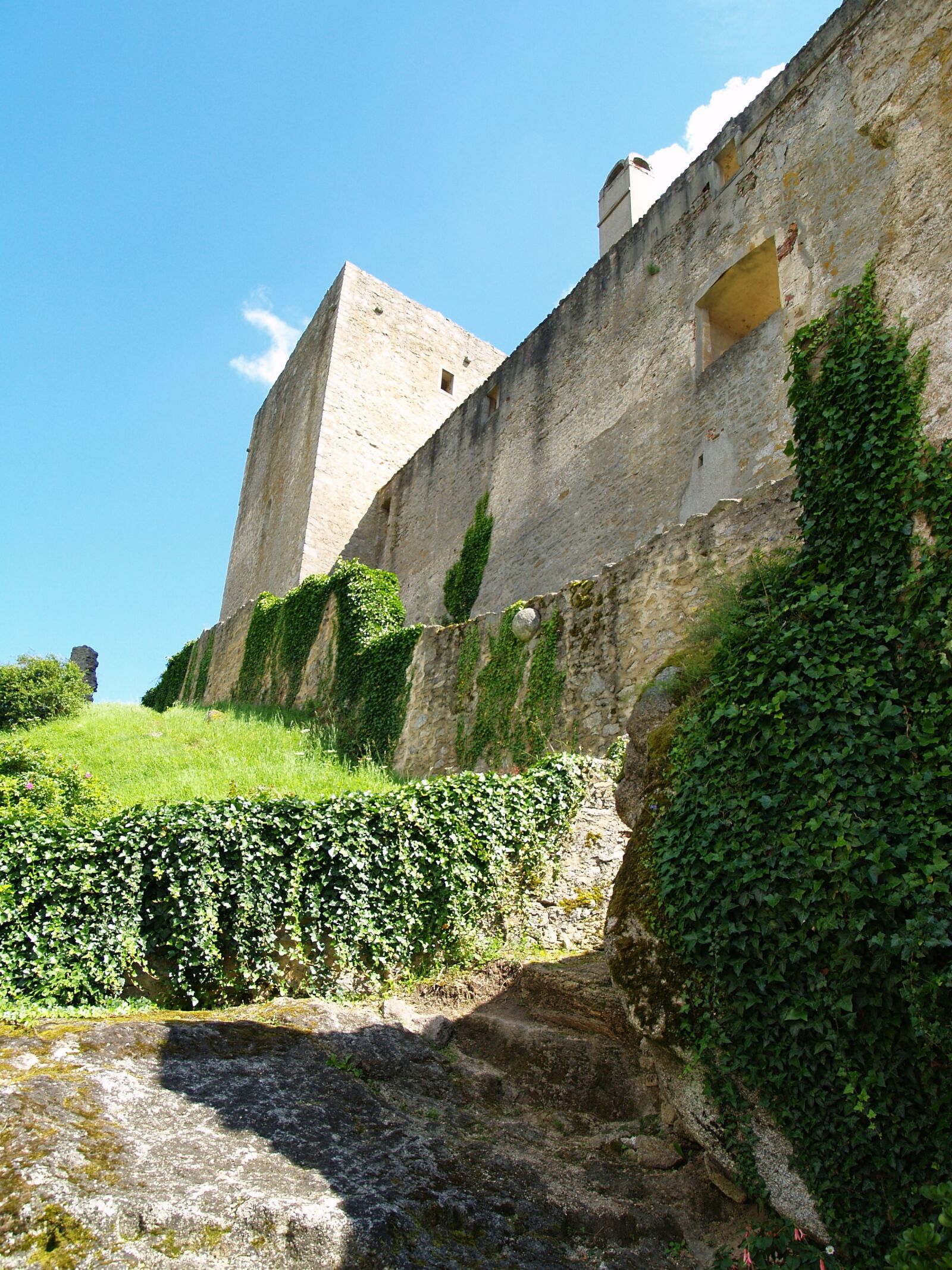Olympus E-500 (EVOLT E-500) sample photo. Land tejn, castle, the photography